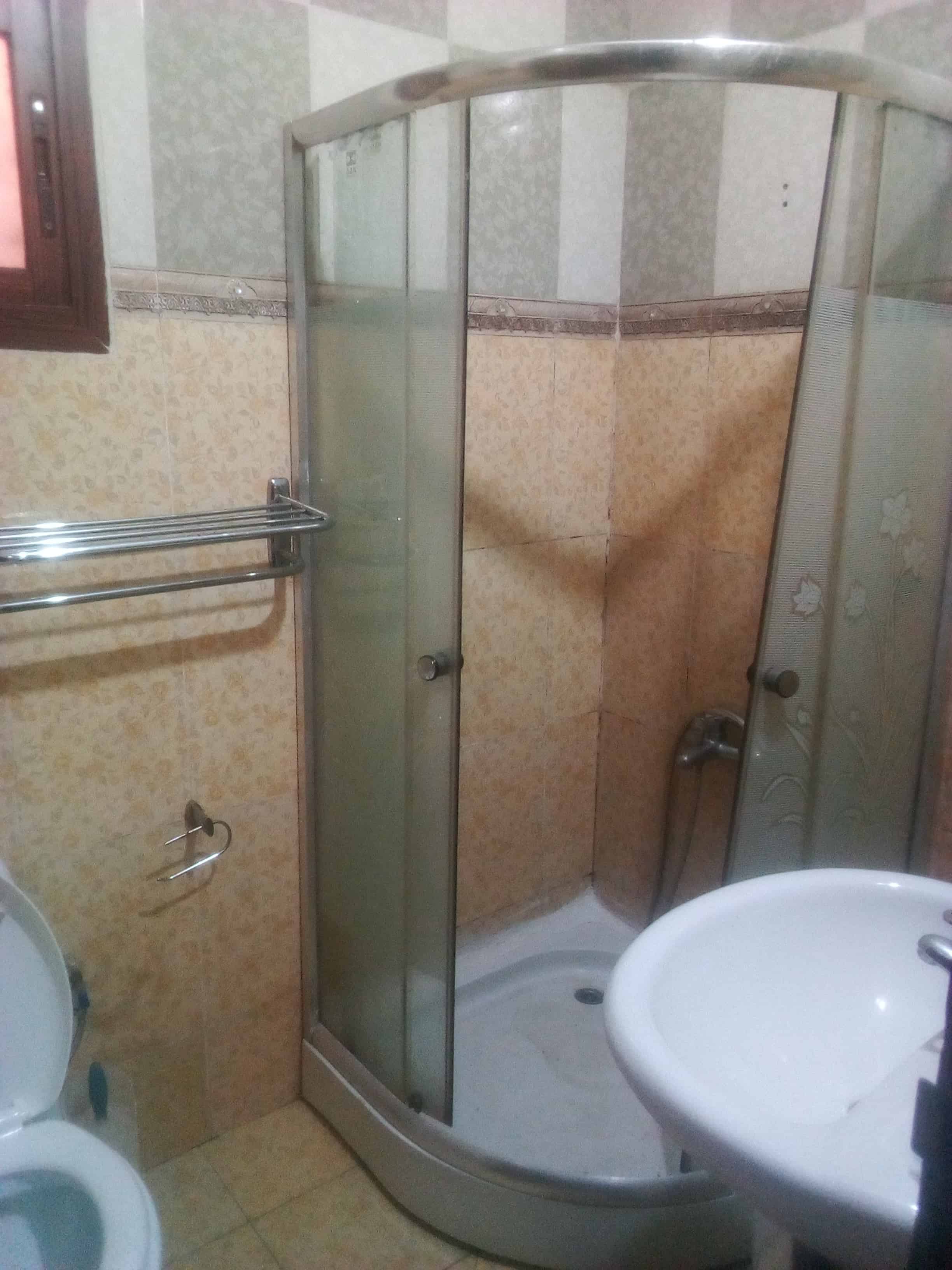 Apartment to rent - Yaoundé, Mfandena, Vers prodel (appart non meublé) - 1 living room(s), 3 bedroom(s), 3 bathroom(s) - 400 000 FCFA / month
