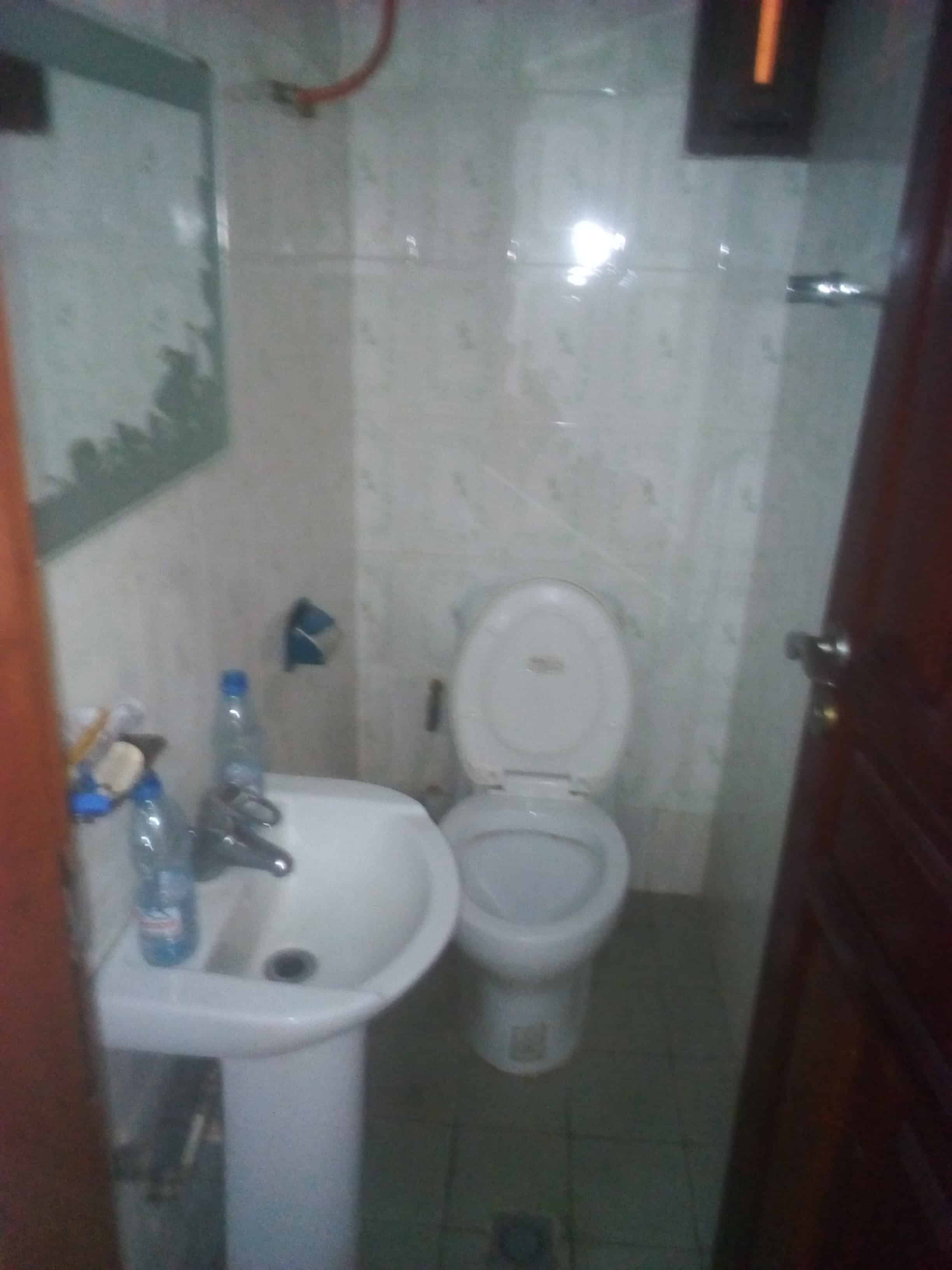 Apartment to rent - Yaoundé, Mfandena, Vers prodel (appart non meublé) - 1 living room(s), 3 bedroom(s), 3 bathroom(s) - 400 000 FCFA / month