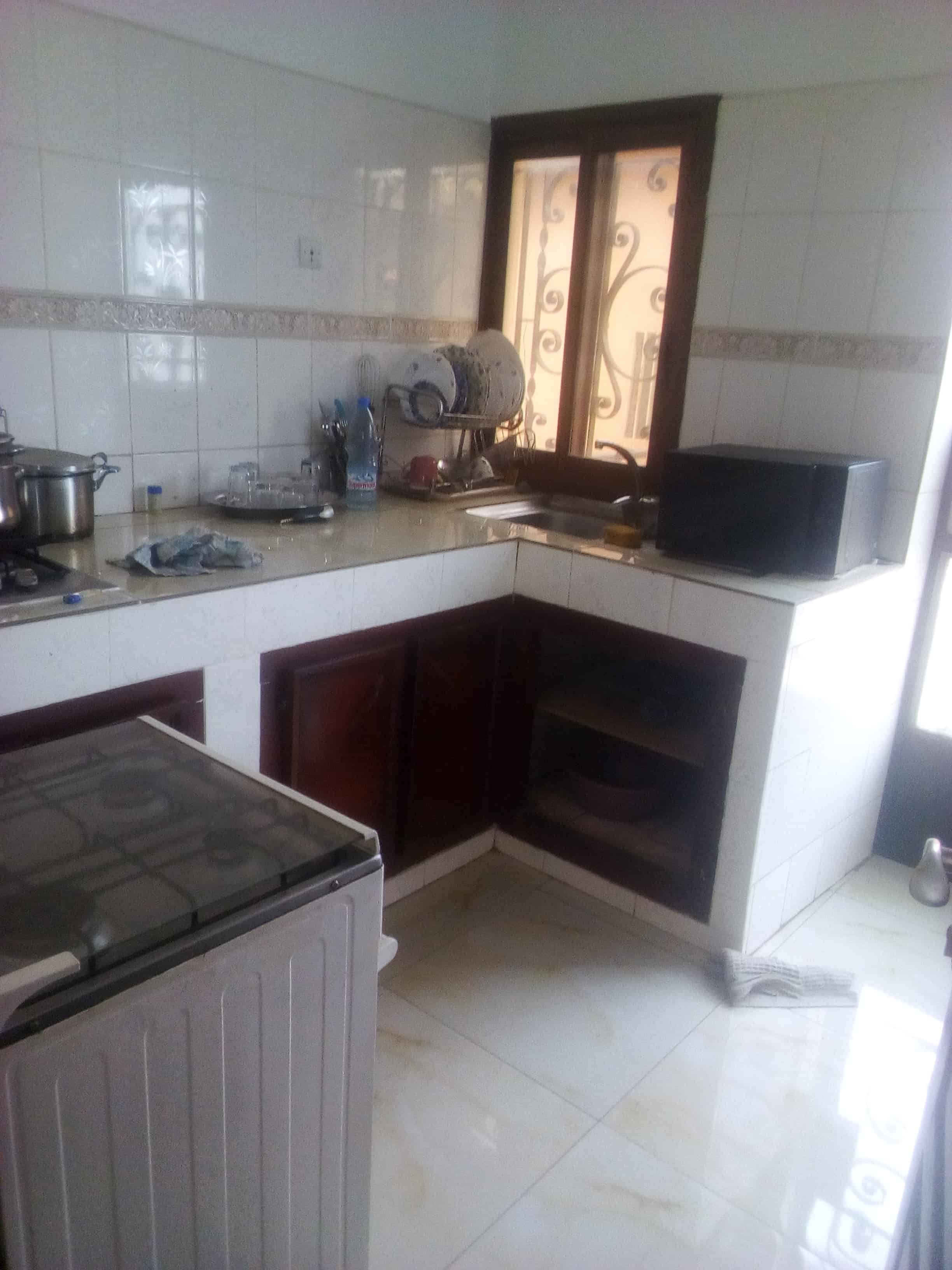 Apartment to rent - Yaoundé, Mfandena, A.foe(appartement non meublé) - 1 living room(s), 2 bedroom(s), 3 bathroom(s) - 350 000 FCFA / month