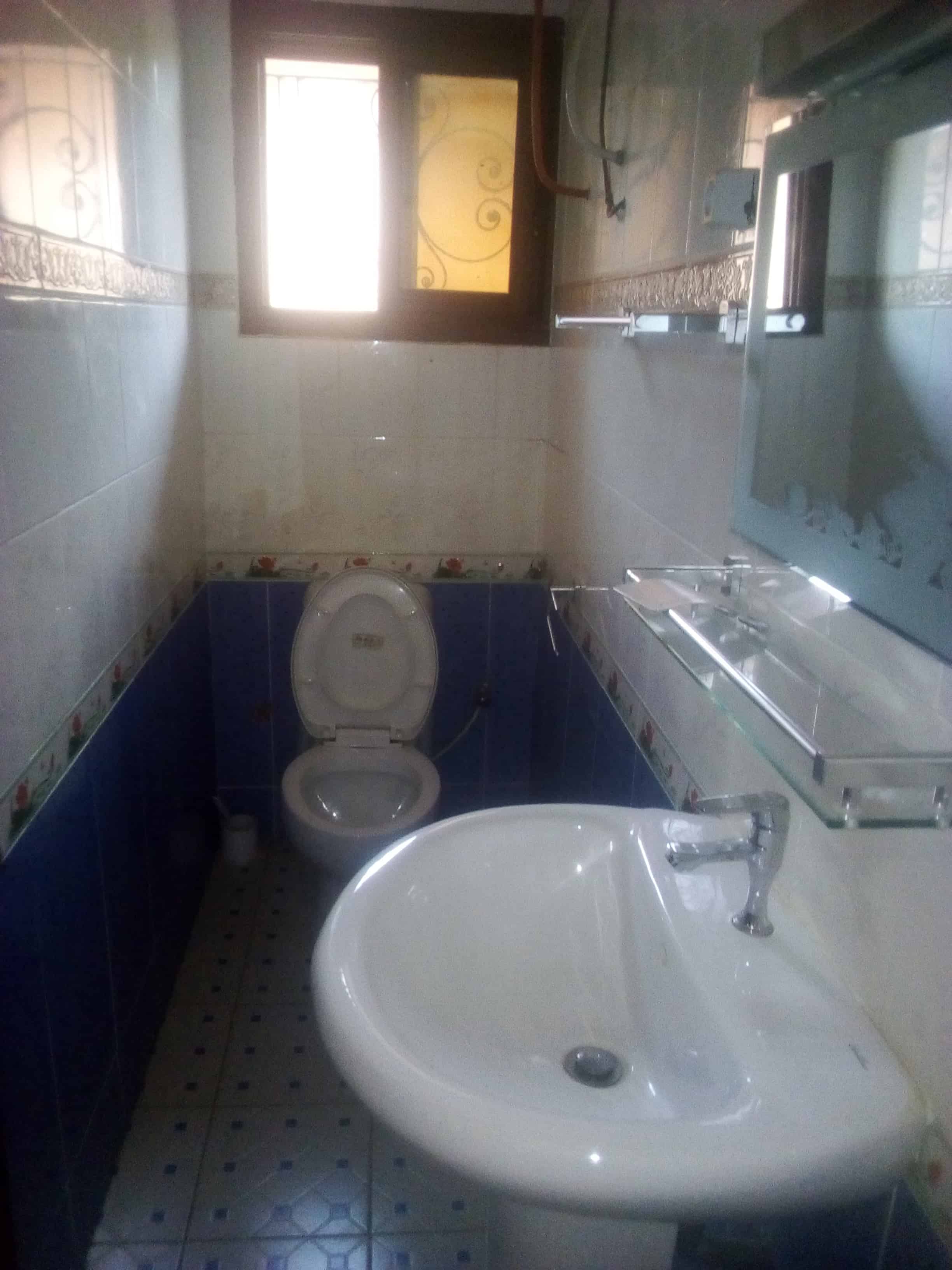 Apartment to rent - Yaoundé, Mfandena, A.foe(appartement non meublé) - 1 living room(s), 2 bedroom(s), 3 bathroom(s) - 350 000 FCFA / month