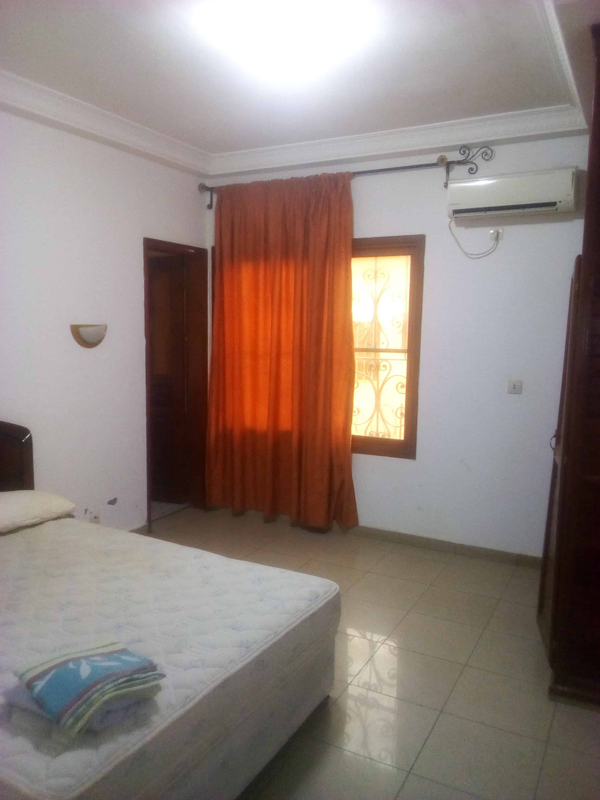 Apartment to rent - Yaoundé, Mfandena, A.foe(appartement non meublé) - 1 living room(s), 2 bedroom(s), 3 bathroom(s) - 350 000 FCFA / month