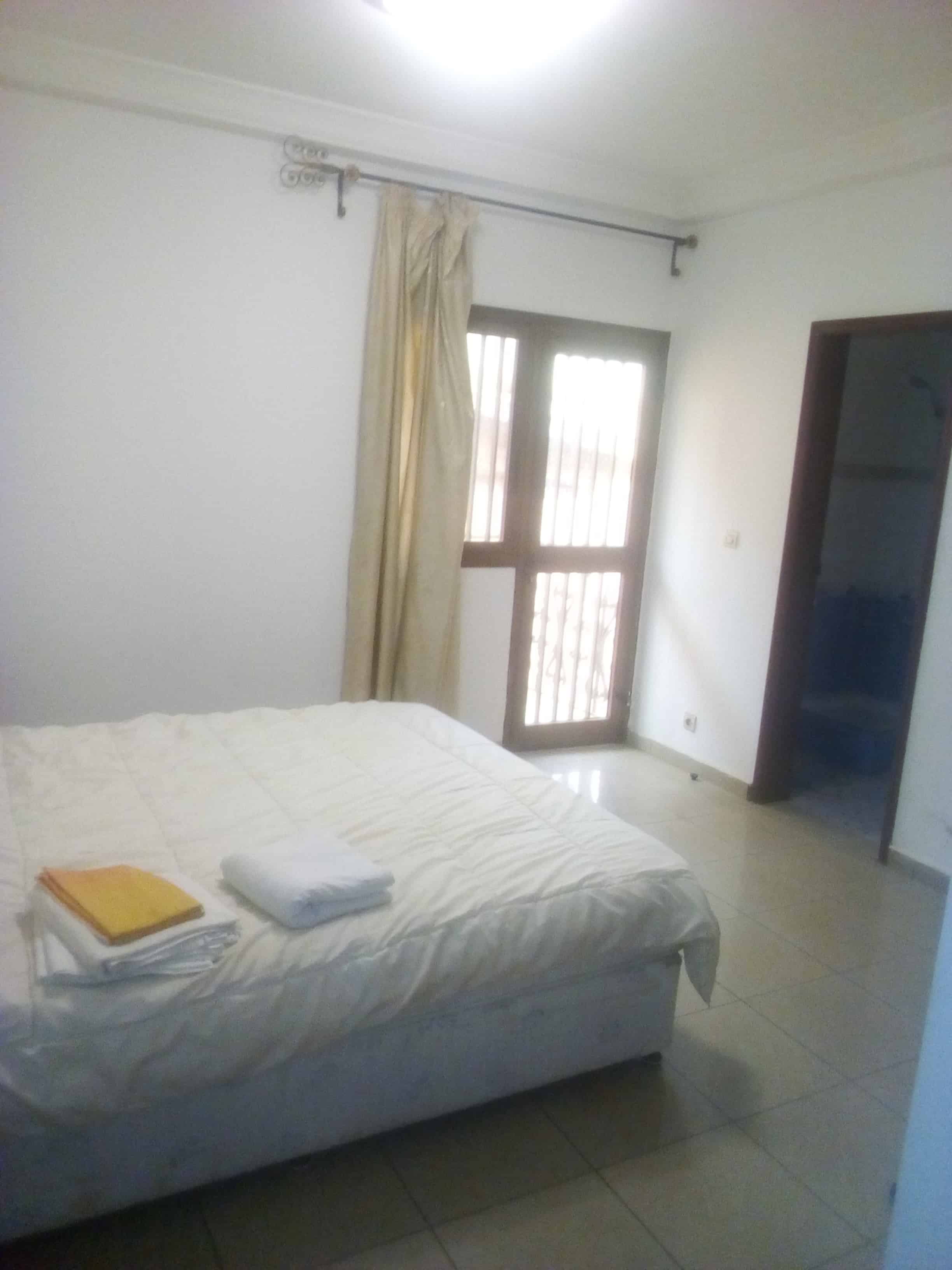 Apartment to rent - Yaoundé, Mfandena, A.foe(appartement non meublé) - 1 living room(s), 2 bedroom(s), 3 bathroom(s) - 350 000 FCFA / month