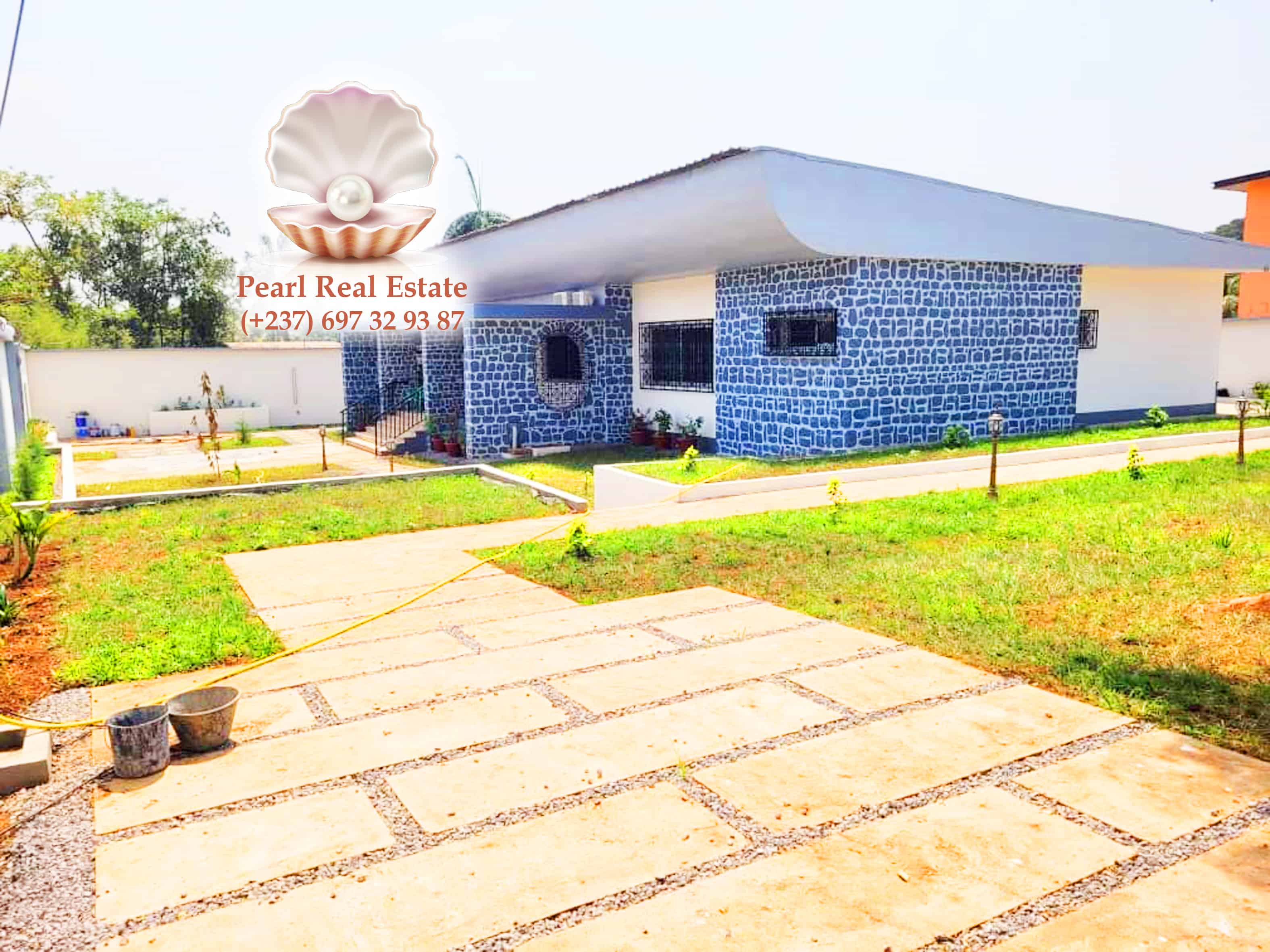 Maison (Villa) à louer - Yaoundé, Abome, Bastos - 1 salon(s), 4 chambre(s), 3 salle(s) de bains - 2 000 000 FCFA / mois