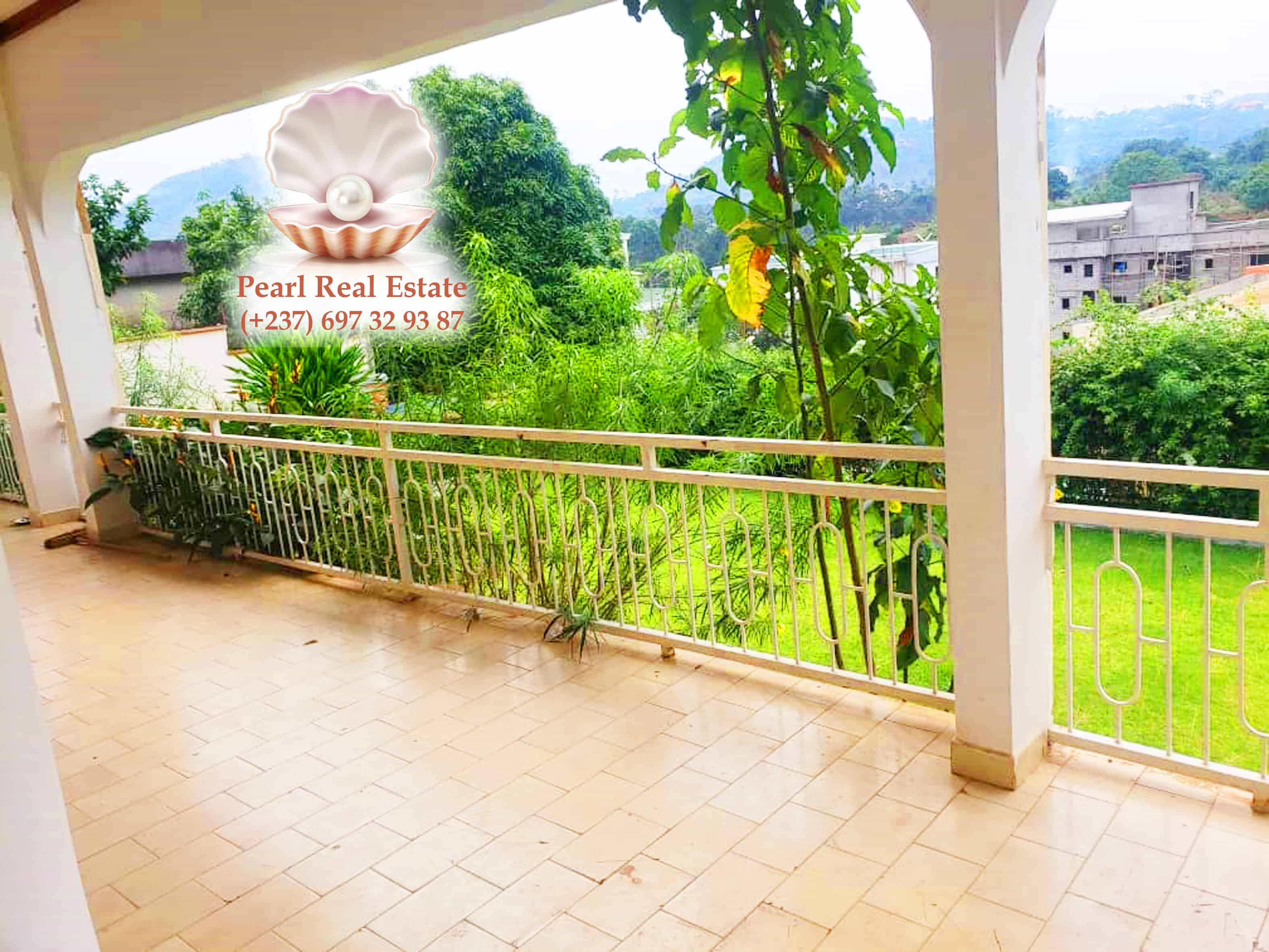 Maison (Villa) à louer - Yaoundé, Bastos, Bastos - 1 salon(s), 4 chambre(s), 3 salle(s) de bains - 1 800 000 FCFA / mois