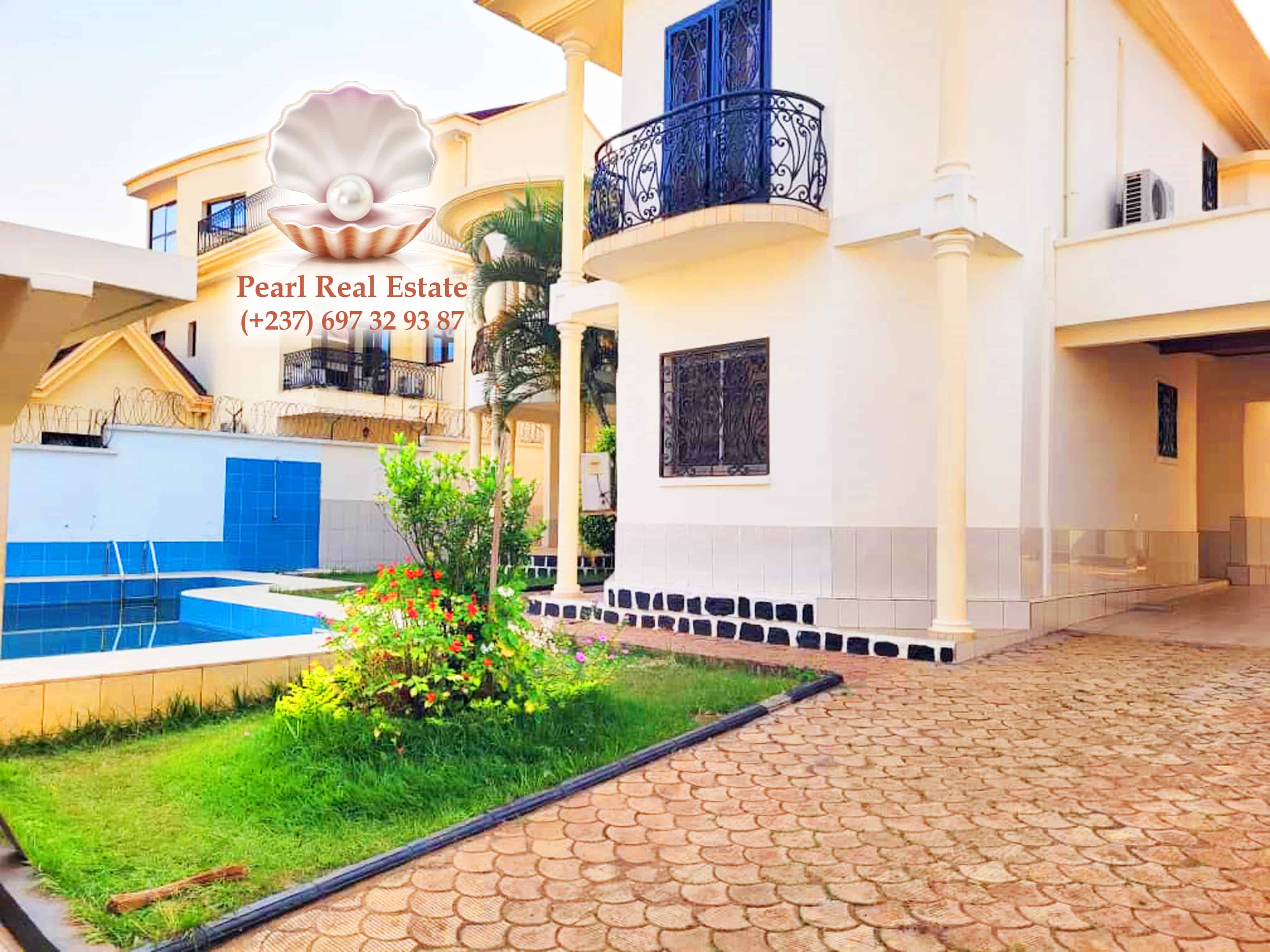Maison (Villa) à louer - Yaoundé, Bastos, Golf - 1 salon(s), 4 chambre(s), 3 salle(s) de bains - 2 500 000 FCFA / mois