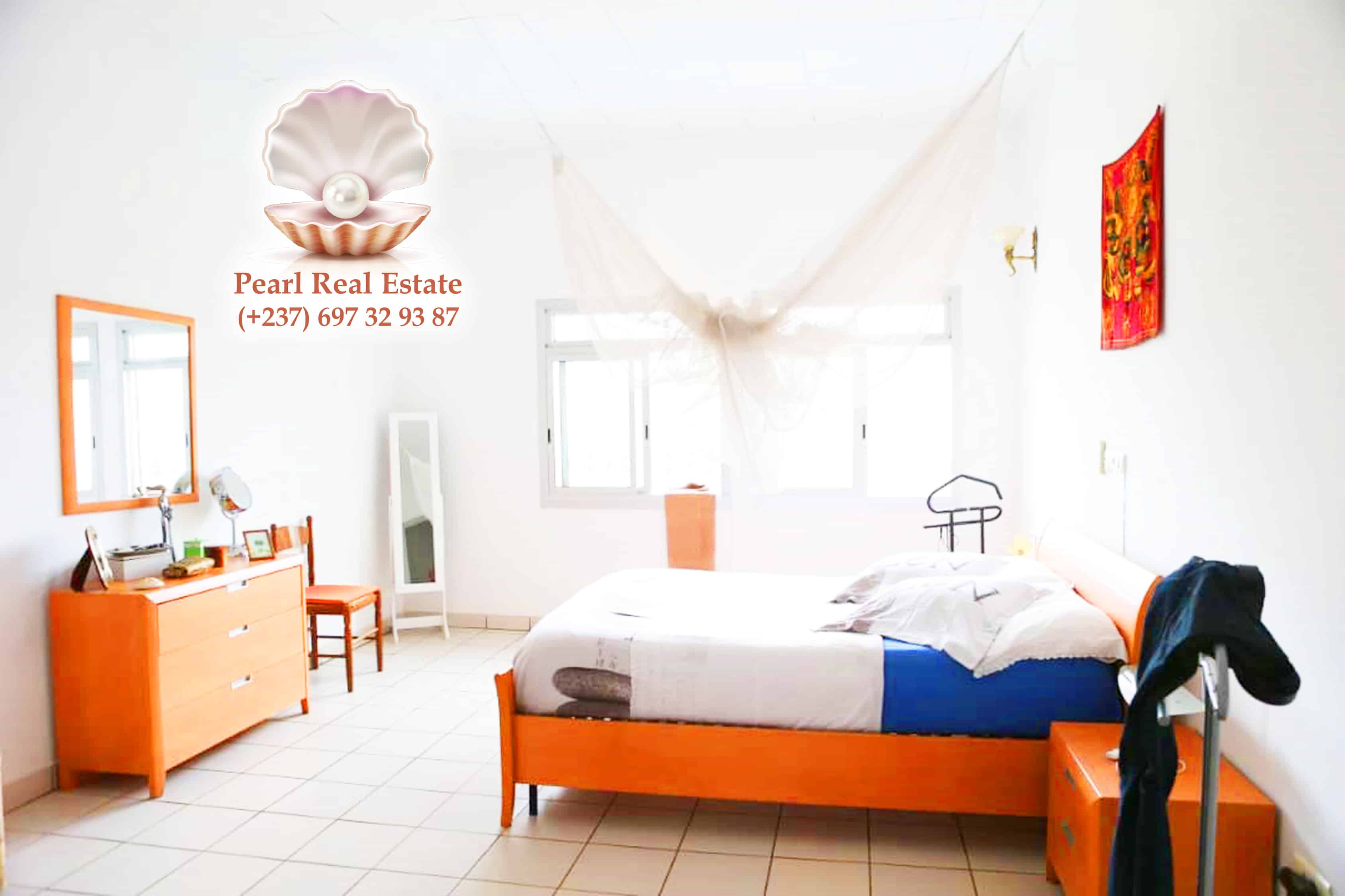 Maison (Villa) à vendre - Yaoundé, Bastos, Bastos - 1 salon(s), 4 chambre(s), 3 salle(s) de bains - 500 000 000 FCFA