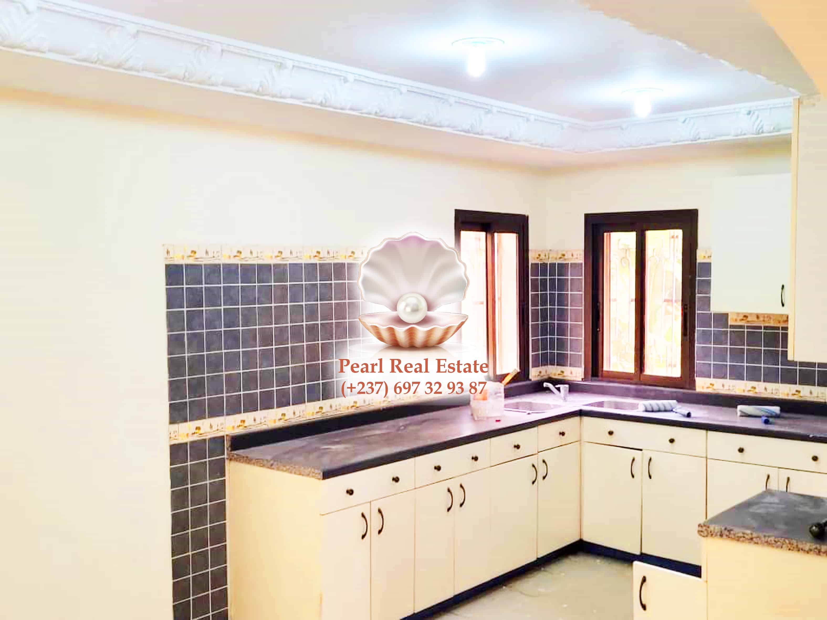 Maison (Villa) à louer - Yaoundé, Bastos, Bastos - 1 salon(s), 4 chambre(s), 3 salle(s) de bains - 1 500 000 FCFA / mois