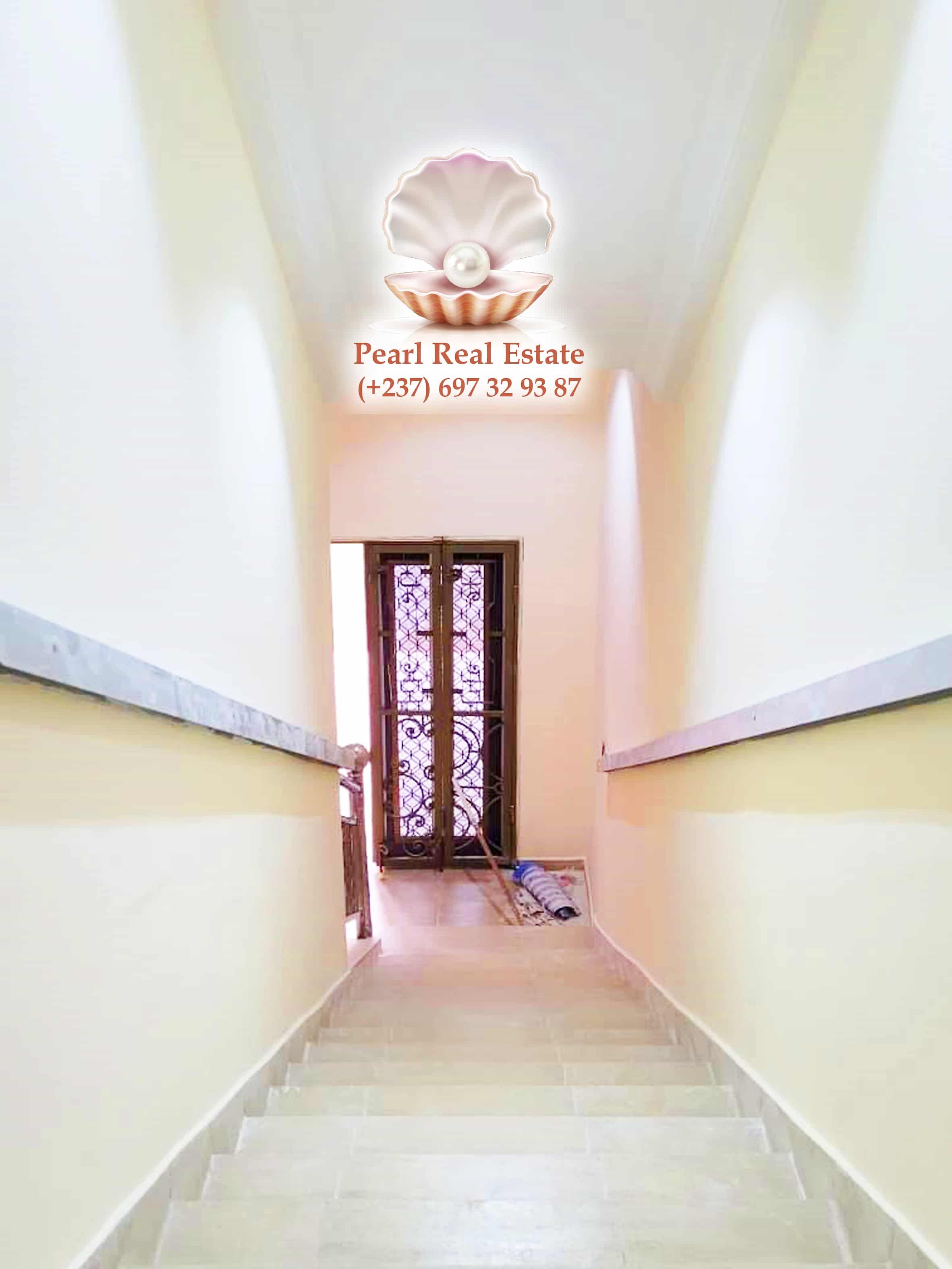 Maison (Villa) à louer - Yaoundé, Bastos, Bastos - 1 salon(s), 4 chambre(s), 3 salle(s) de bains - 1 500 000 FCFA / mois