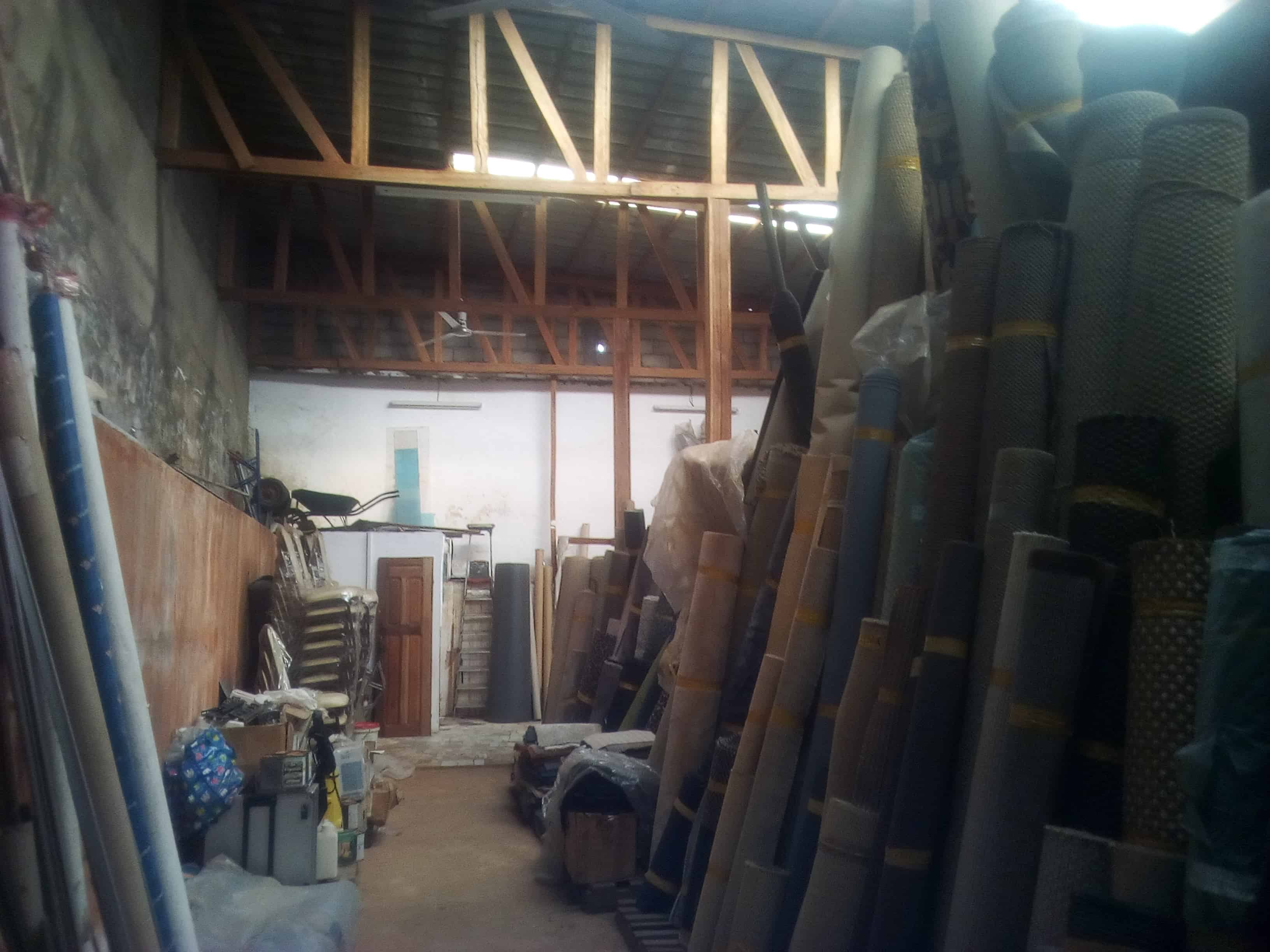 Boutique à louer à Yaoundé, Bastos, Aurélia - 300 m2 - 750 000 FCFA