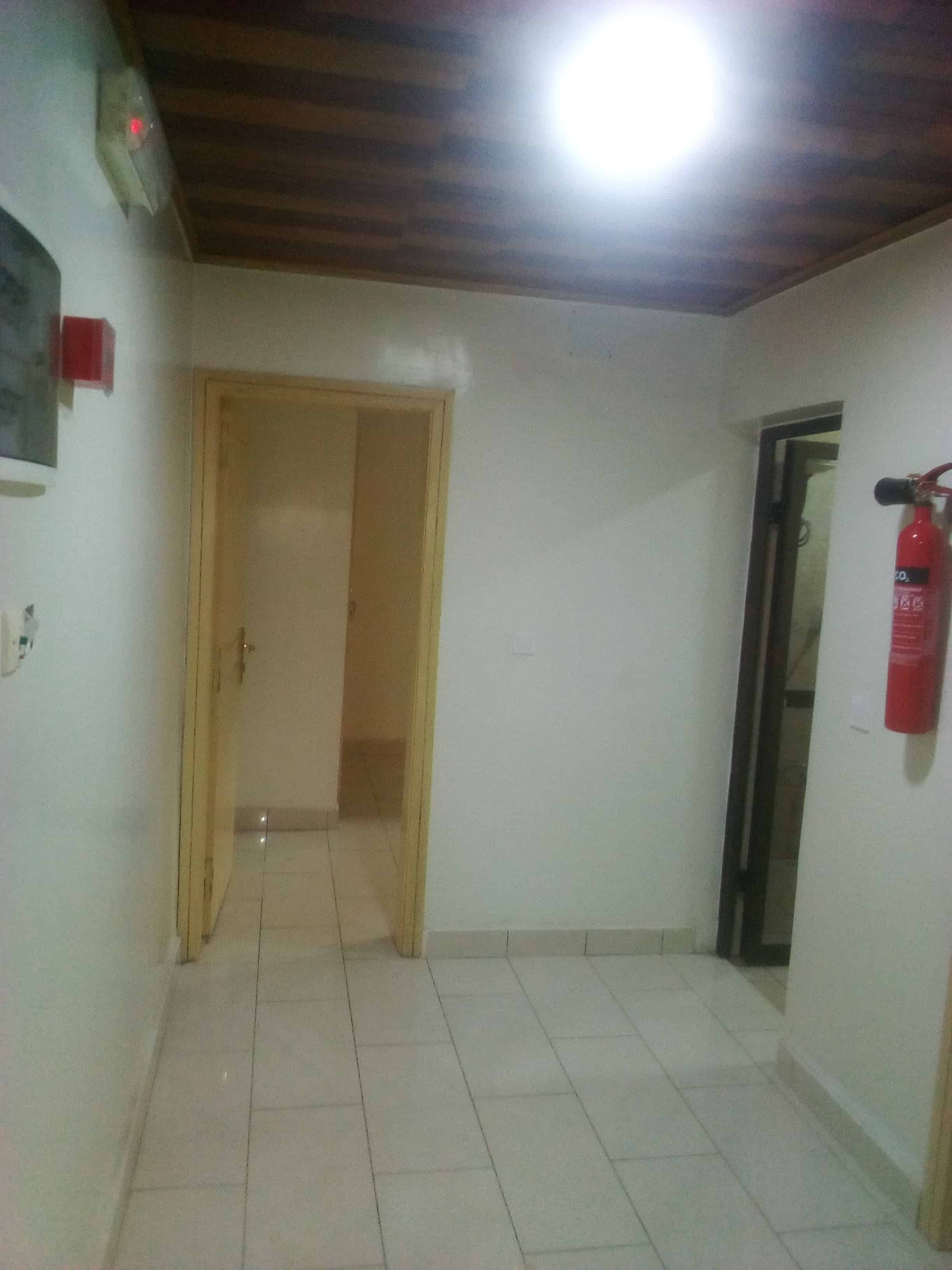 Apartment to rent - Yaoundé, Bastos, Gendarmerie - 1 living room(s), 2 bedroom(s), 2 bathroom(s) - 250 000 FCFA / month