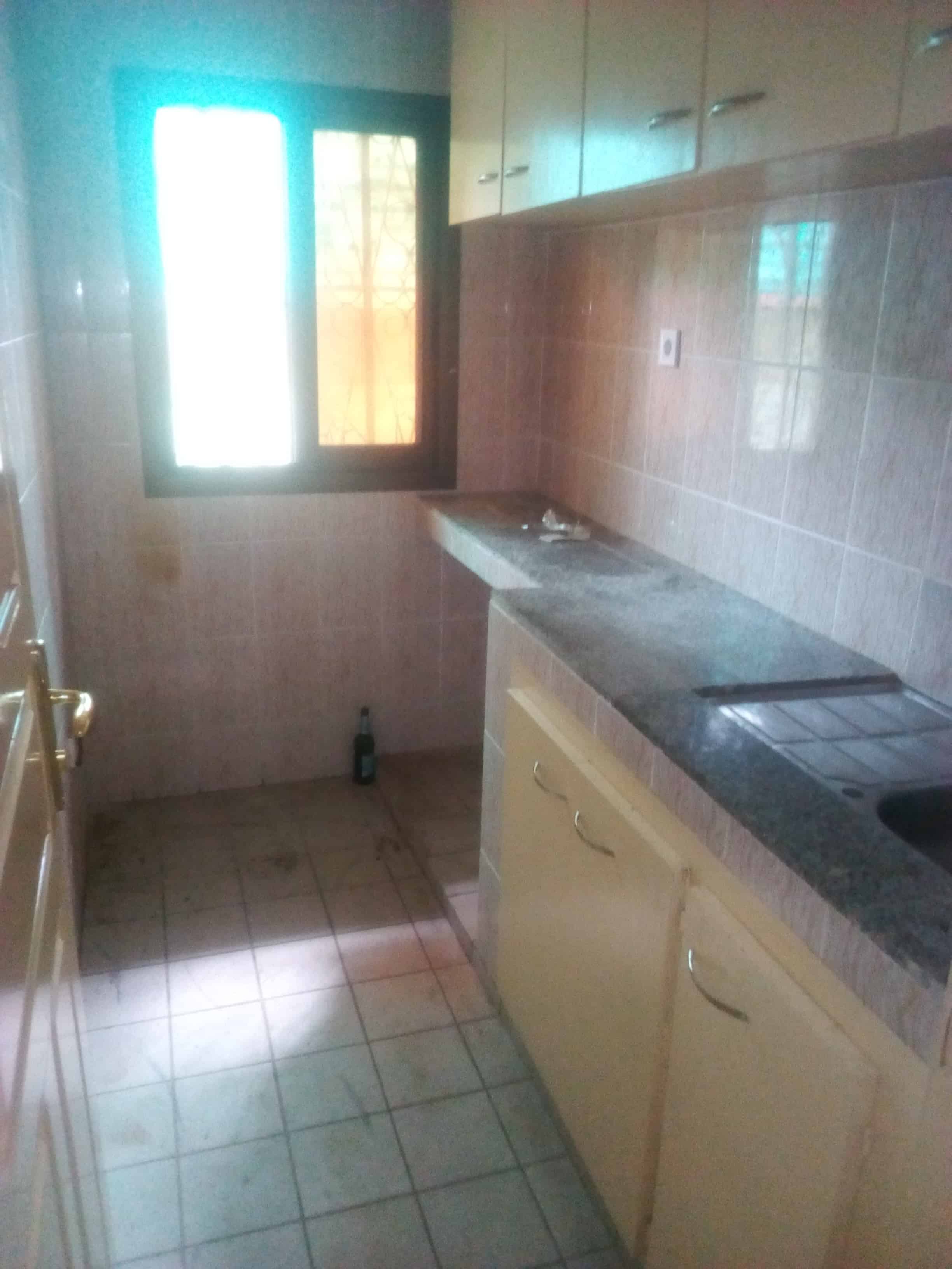 Apartment to rent - Yaoundé, Bastos, Gendarmerie - 1 living room(s), 2 bedroom(s), 2 bathroom(s) - 250 000 FCFA / month