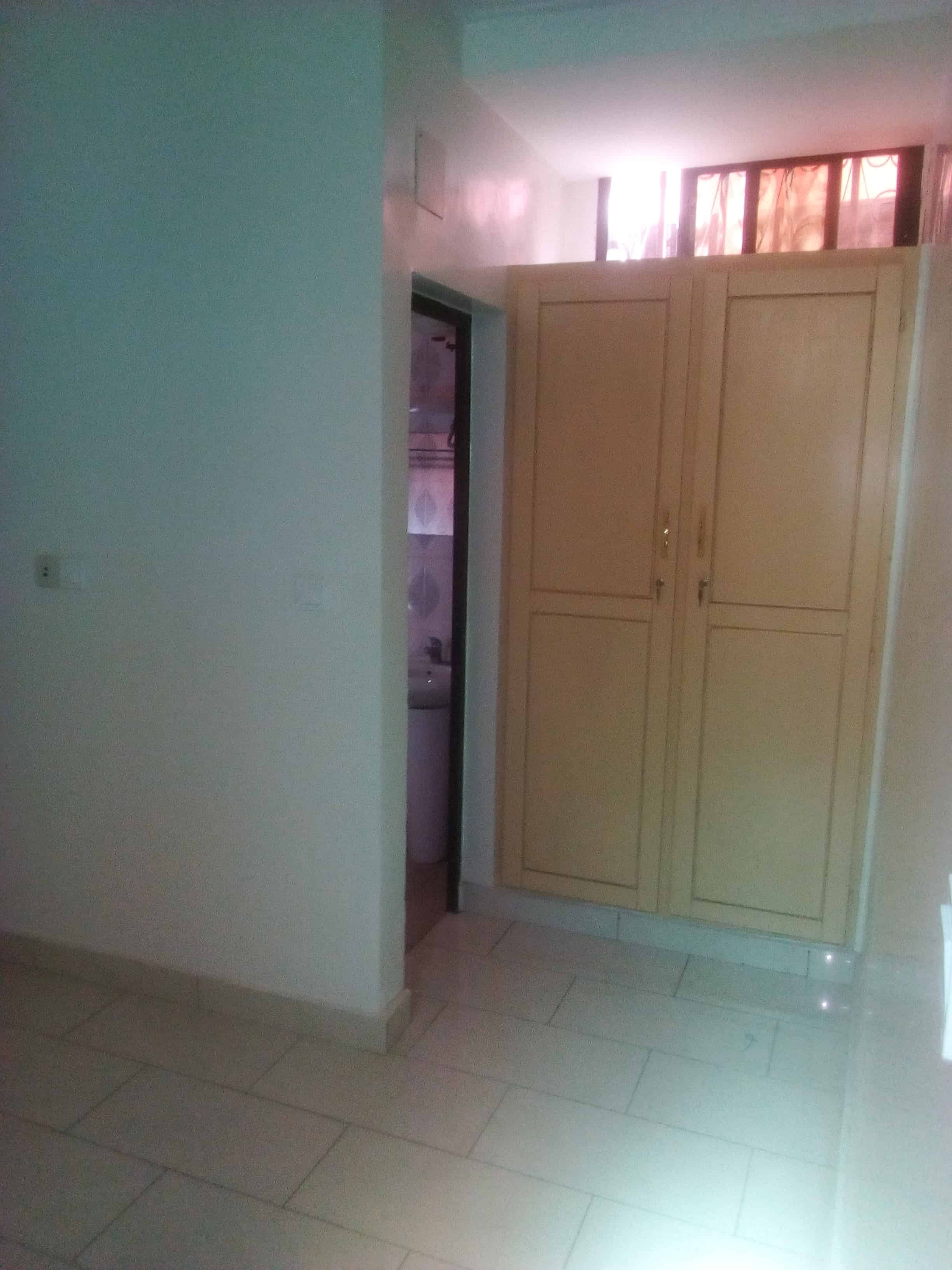 Apartment to rent - Yaoundé, Bastos, Gendarmerie - 1 living room(s), 2 bedroom(s), 2 bathroom(s) - 250 000 FCFA / month