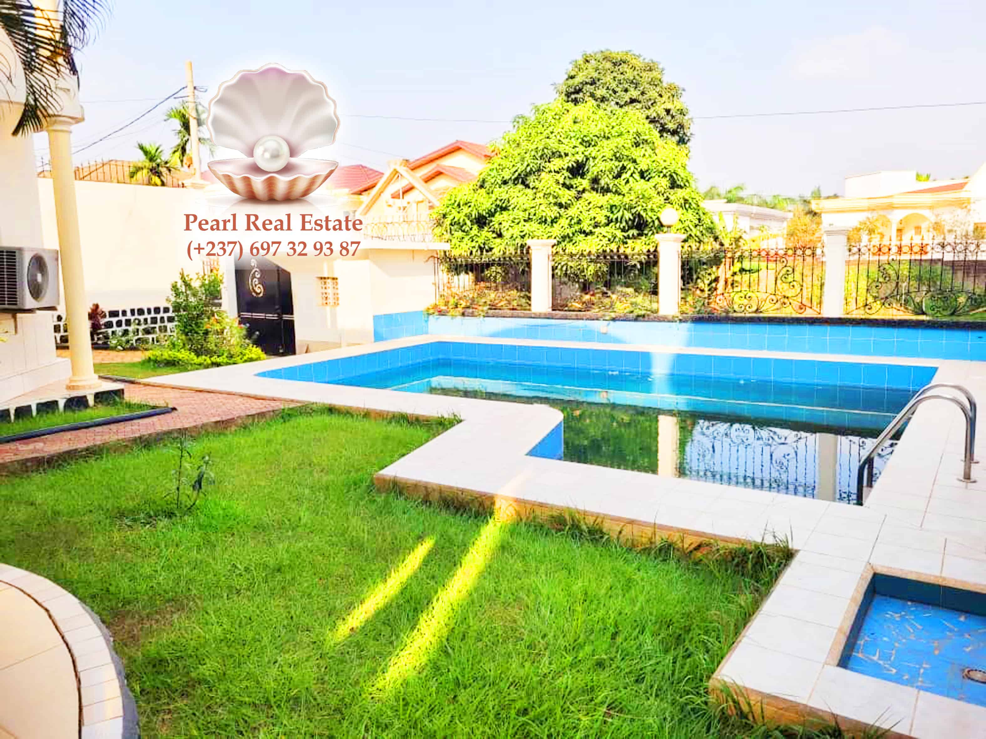Maison (Villa) à louer - Yaoundé, Bastos, Bastos - 1 salon(s), 4 chambre(s), 3 salle(s) de bains - 2 500 000 FCFA / mois