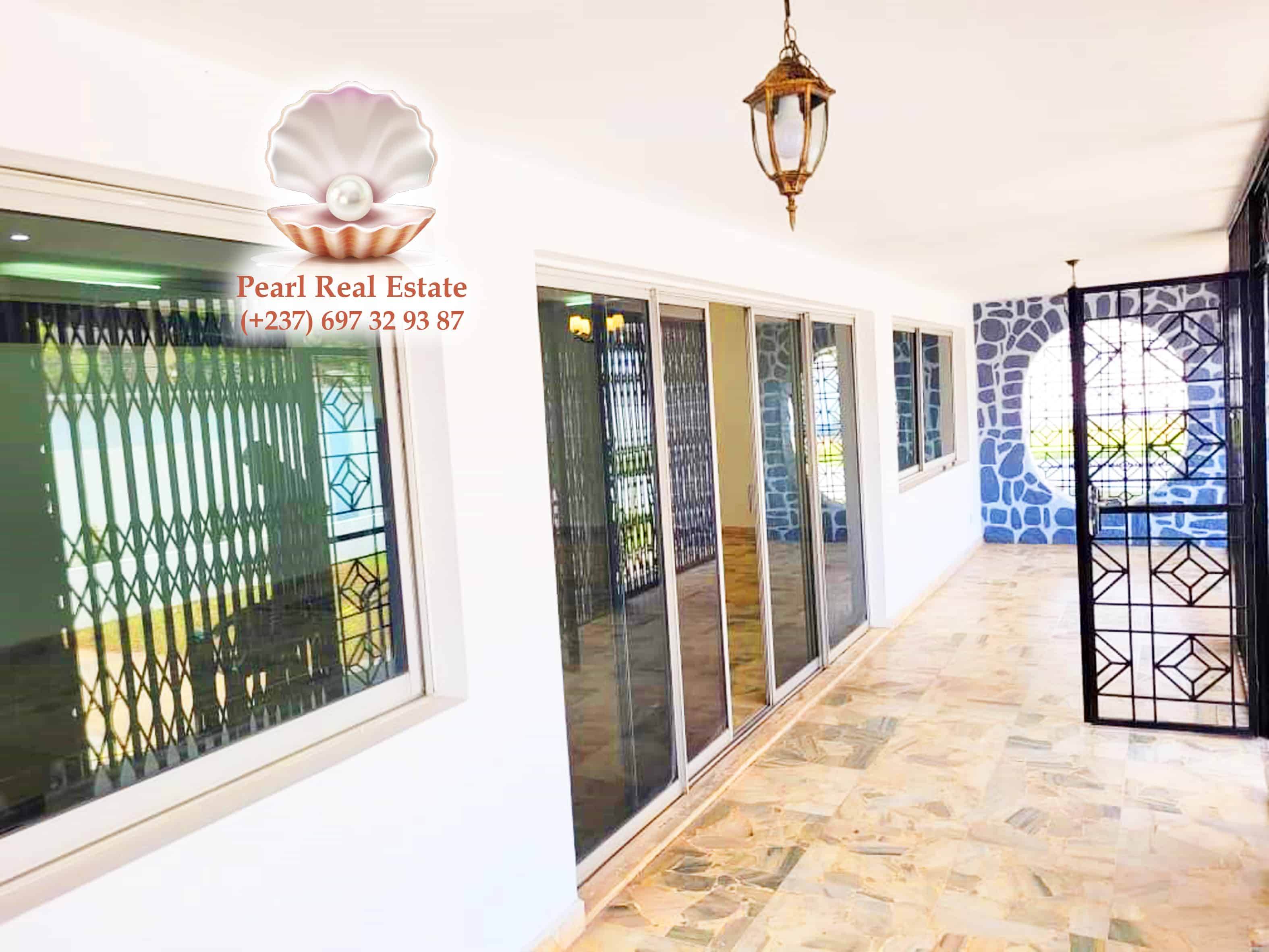 Maison (Villa) à louer - Yaoundé, Bastos, Bastos - 1 salon(s), 4 chambre(s), 3 salle(s) de bains - 2 000 000 FCFA / mois