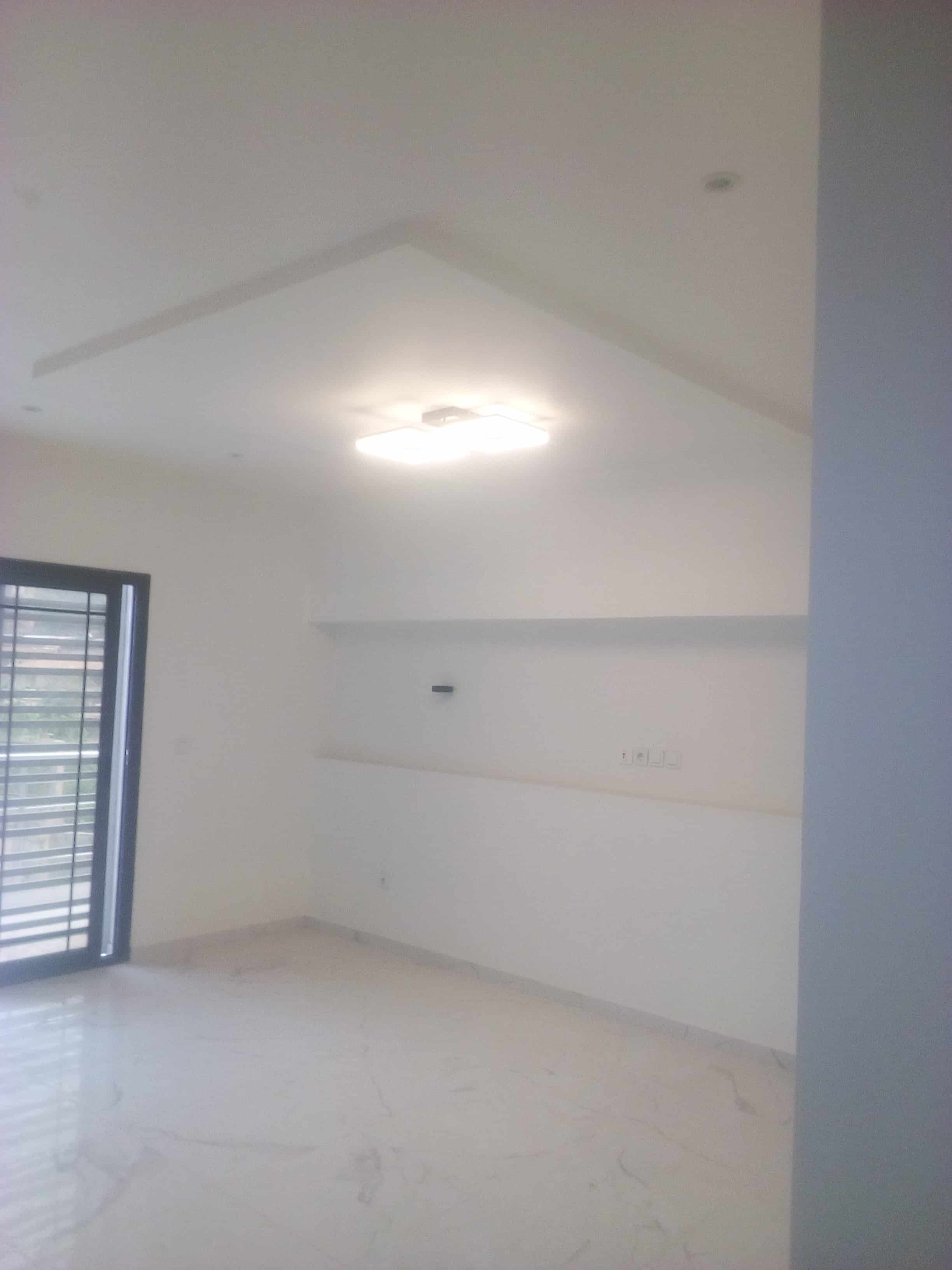 Maison (Villa) à vendre - Yaoundé, Mfandena, Avenue foe (nouvelle route ) - 2 salon(s), 4 chambre(s), 5 salle(s) de bains - 250 000 000 FCFA