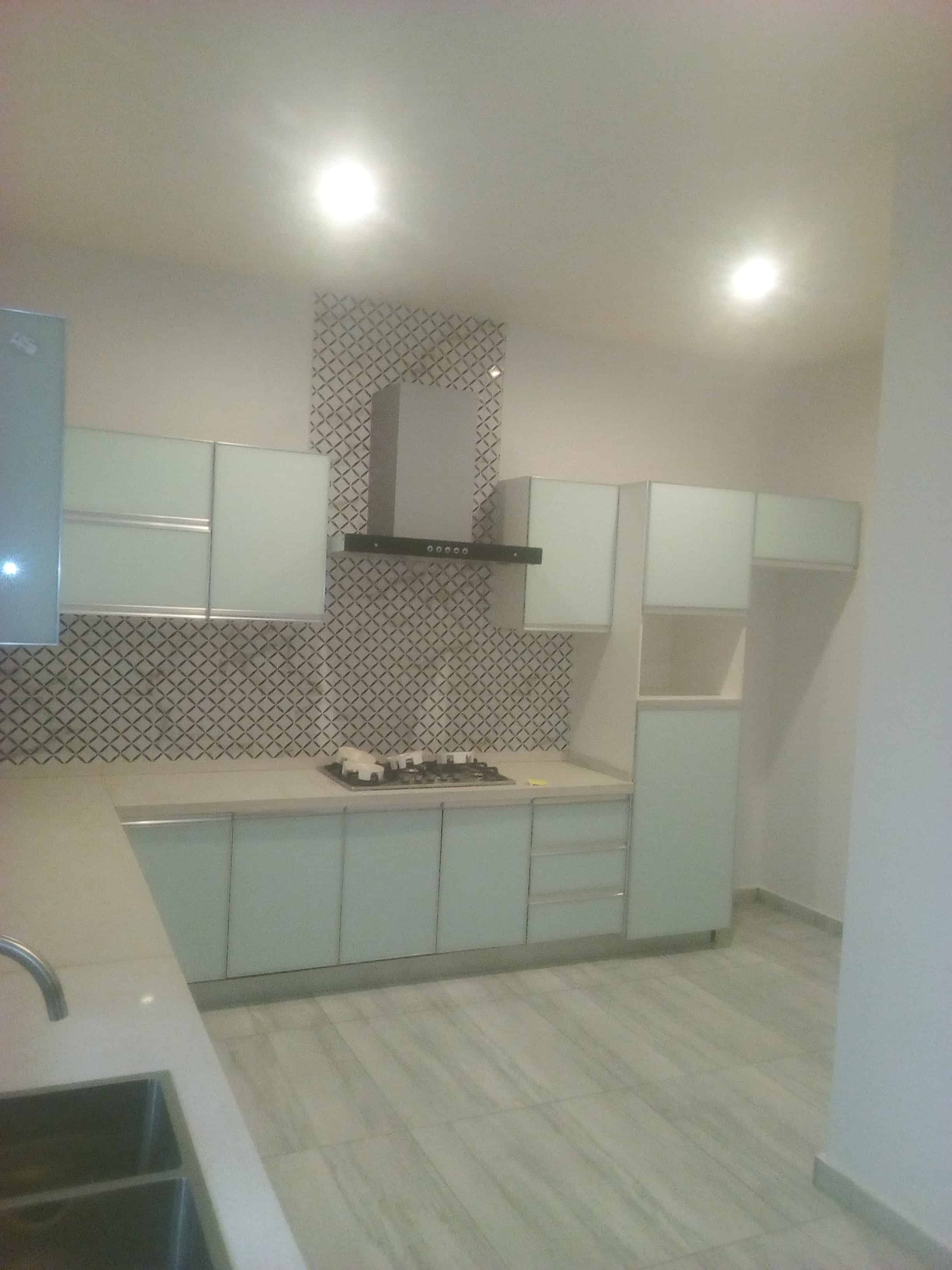 Maison (Villa) à vendre - Yaoundé, Mfandena, Avenue foe (nouvelle route ) - 2 salon(s), 4 chambre(s), 5 salle(s) de bains - 250 000 000 FCFA