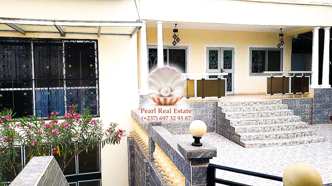 Maison (Villa) à vendre - Yaoundé, Bastos, Bastos - 1 salon(s), 4 chambre(s), 3 salle(s) de bains - 500 000 000 FCFA