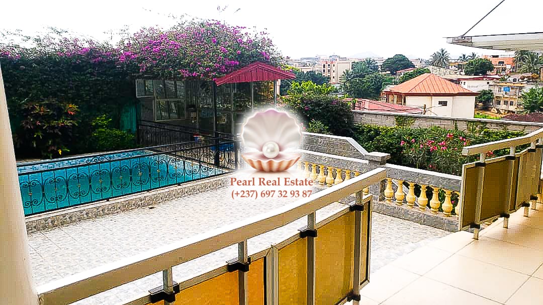 Maison (Villa) à vendre - Yaoundé, Bastos, Bastos - 1 salon(s), 4 chambre(s), 3 salle(s) de bains - 500 000 000 FCFA