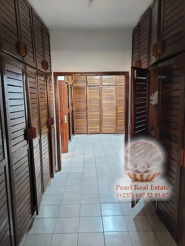 Maison (Villa) à louer - Yaoundé, Bastos, Dragages - 1 salon(s), 4 chambre(s), 3 salle(s) de bains - 2 000 000 FCFA / mois