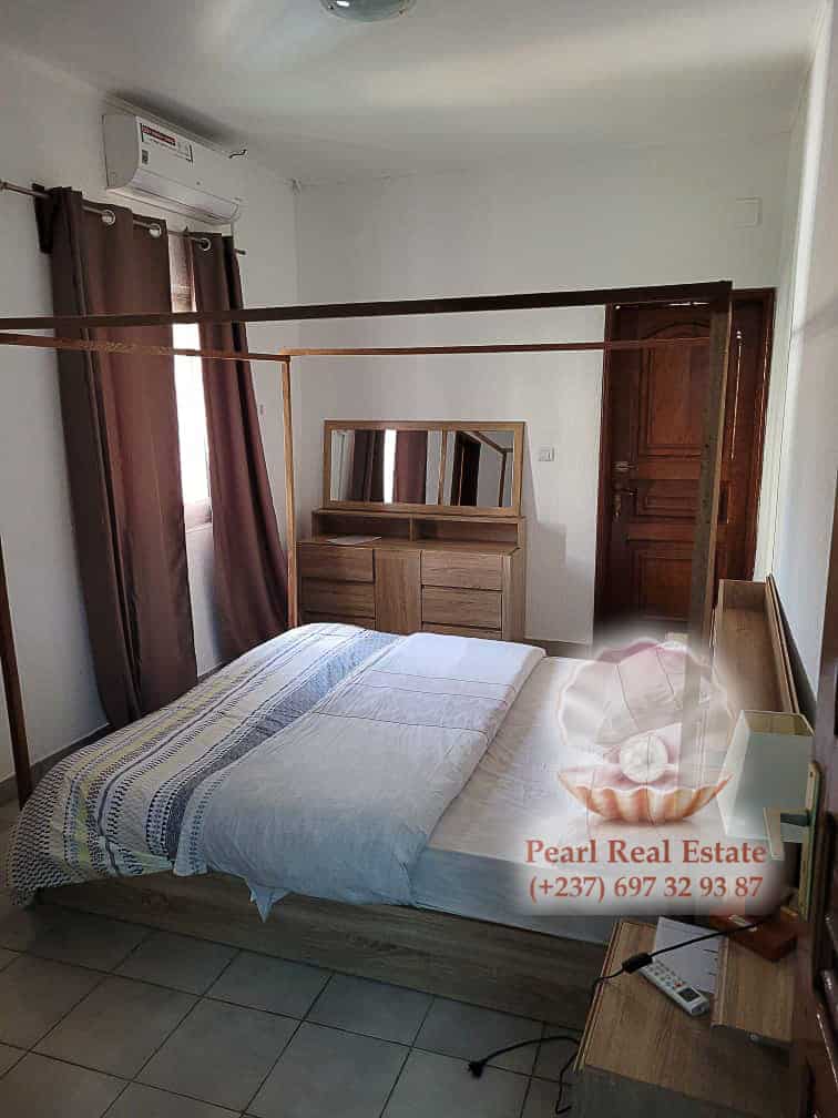 Maison (Villa) à louer - Yaoundé, Bastos, Dragages - 1 salon(s), 4 chambre(s), 3 salle(s) de bains - 2 000 000 FCFA / mois