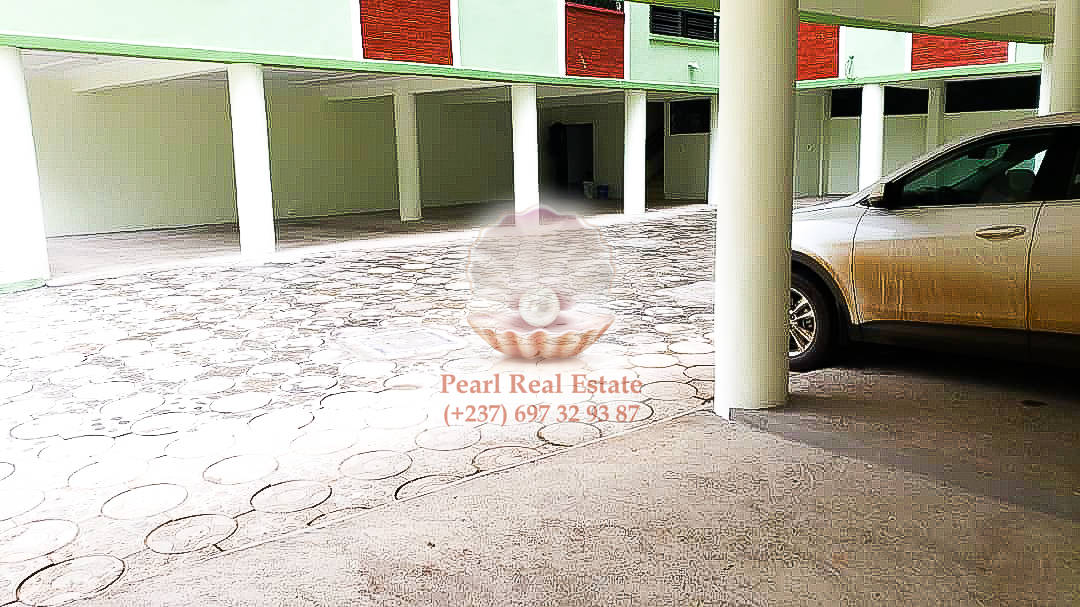 Appartement à louer - Yaoundé, Bastos, Golf - 1 salon(s), 3 chambre(s), 3 salle(s) de bains - 700 000 FCFA / mois