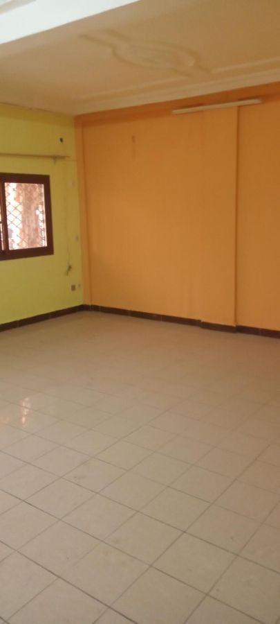 Apartment to rent - Douala, Ndobo, Ndogbong - 1 living room(s), 3 bedroom(s), 2 bathroom(s) - 200 000 FCFA / month