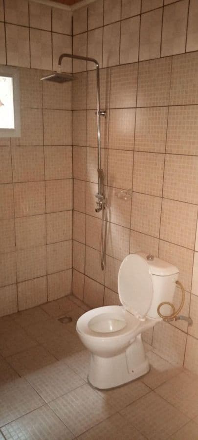 Apartment to rent - Douala, Ndobo, Ndogbong - 1 living room(s), 3 bedroom(s), 2 bathroom(s) - 200 000 FCFA / month