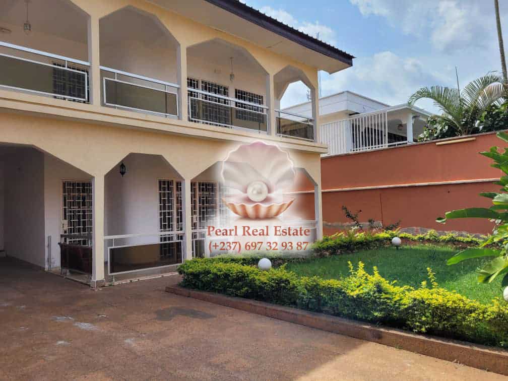 Maison (Villa) à louer - Yaoundé, Bastos, Bastos - 1 salon(s), 4 chambre(s), 3 salle(s) de bains - 1 500 000 FCFA / mois