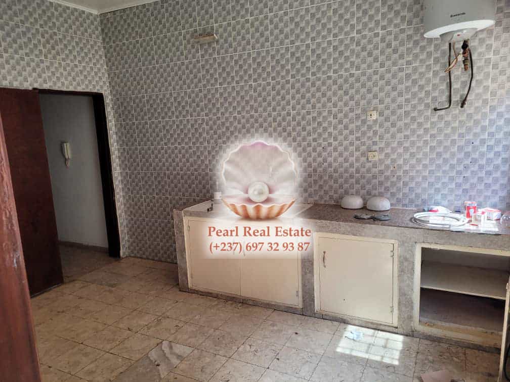 Maison (Villa) à louer - Yaoundé, Bastos, Bastos - 1 salon(s), 4 chambre(s), 3 salle(s) de bains - 1 500 000 FCFA / mois