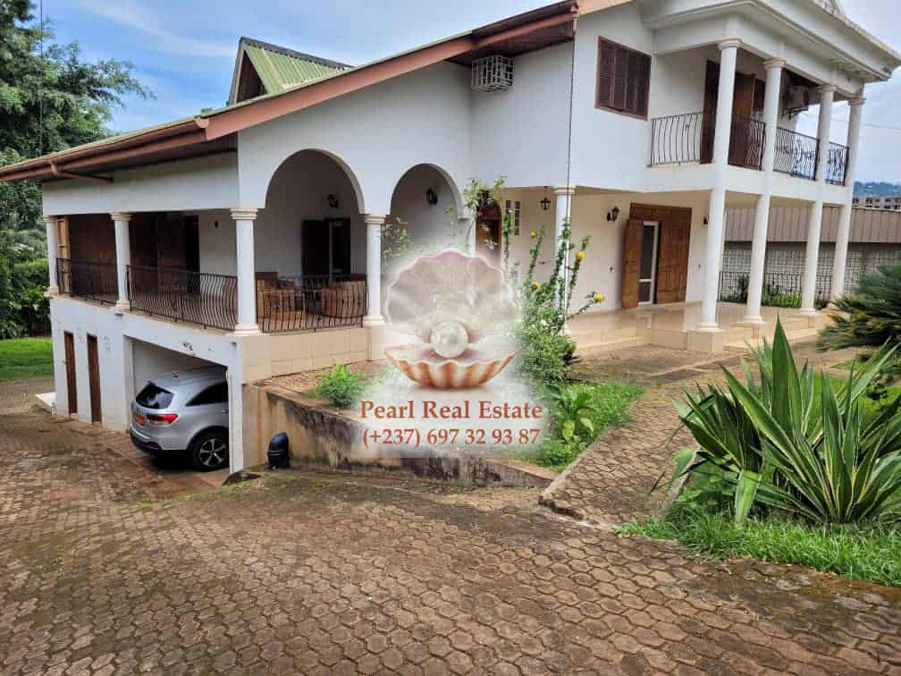Maison (Villa) à louer - Yaoundé, Bastos, Bastos - 1 salon(s), 4 chambre(s), 3 salle(s) de bains - 2 000 000 FCFA / mois