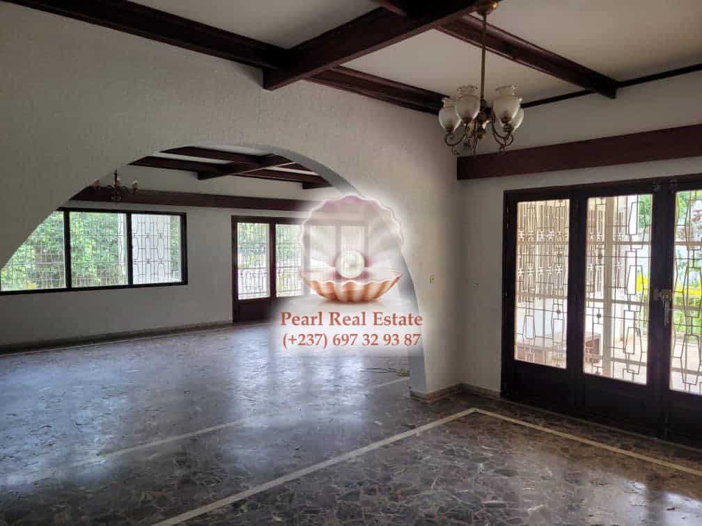 Maison (Villa) à louer - Yaoundé, Bastos, Bastos - 1 salon(s), 4 chambre(s), 3 salle(s) de bains - 2 500 000 FCFA / mois