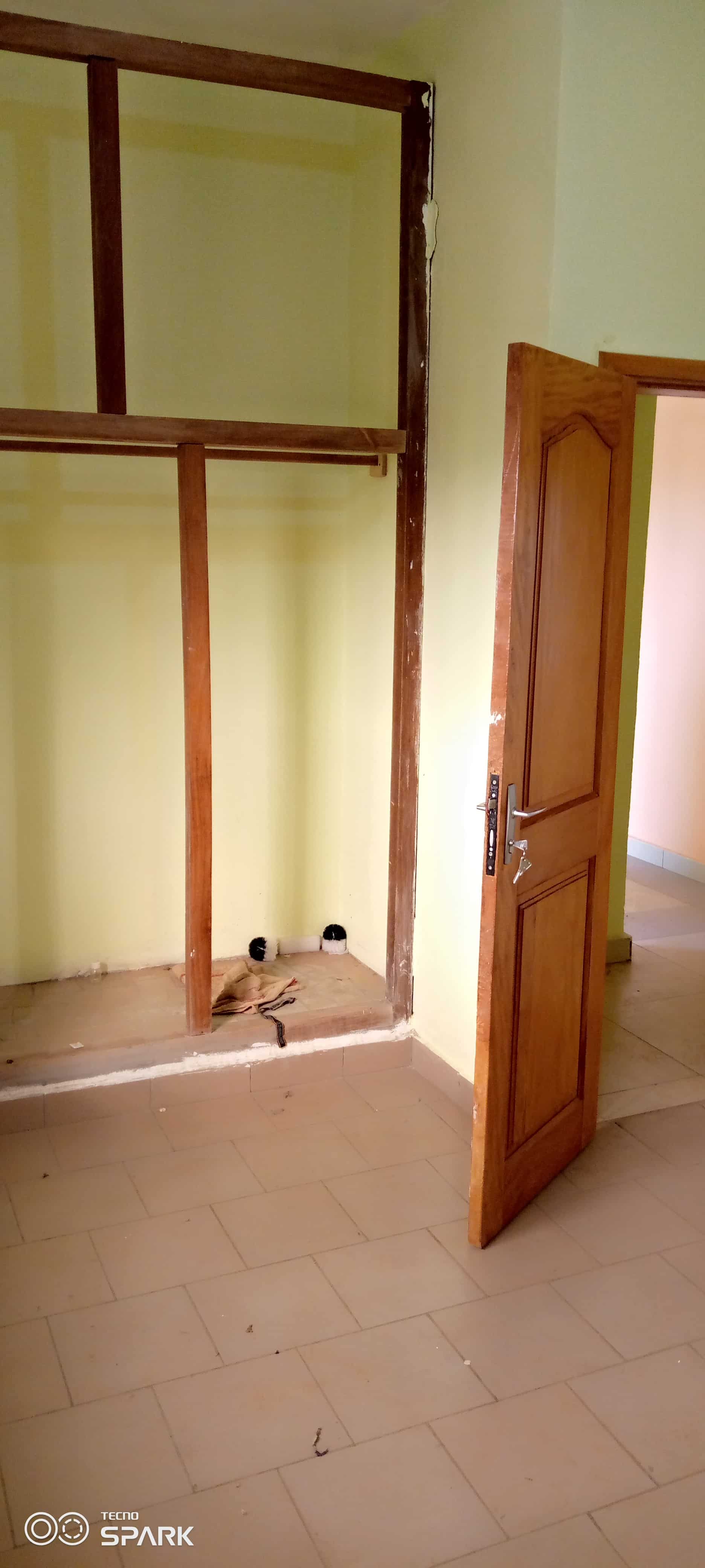 Apartment to rent - Yaoundé, Ngousso, Hôtel le paradis - 1 living room(s), 2 bedroom(s), 2 bathroom(s) - 130 000 FCFA / month