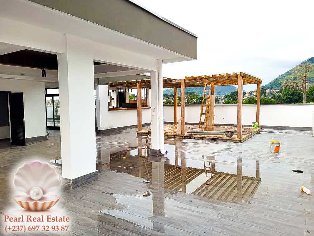 Appartement à louer - Yaoundé, Bastos, Golf - 1 salon(s), 3 chambre(s), 2 salle(s) de bains - 2 000 000 FCFA / mois