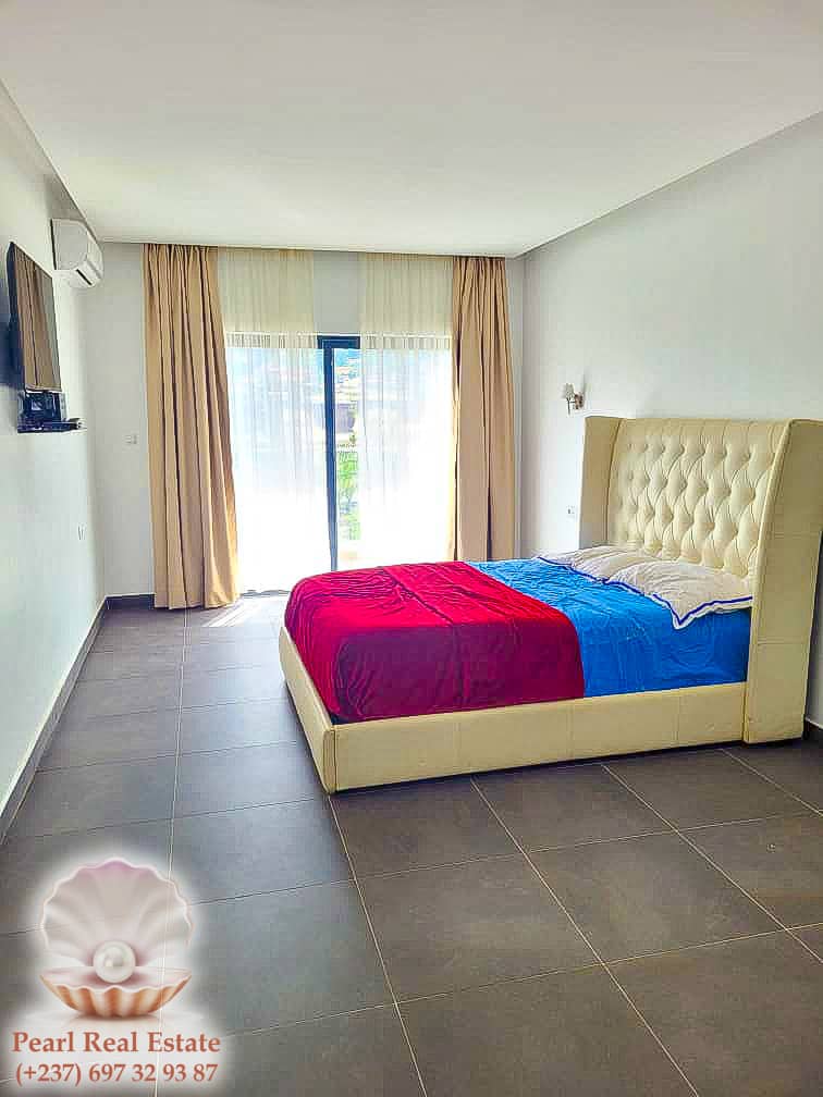 Apartment to rent - Yaoundé, Bastos, Bastos - 1 living room(s), 3 bedroom(s), 2 bathroom(s) - 2 000 000 FCFA / month