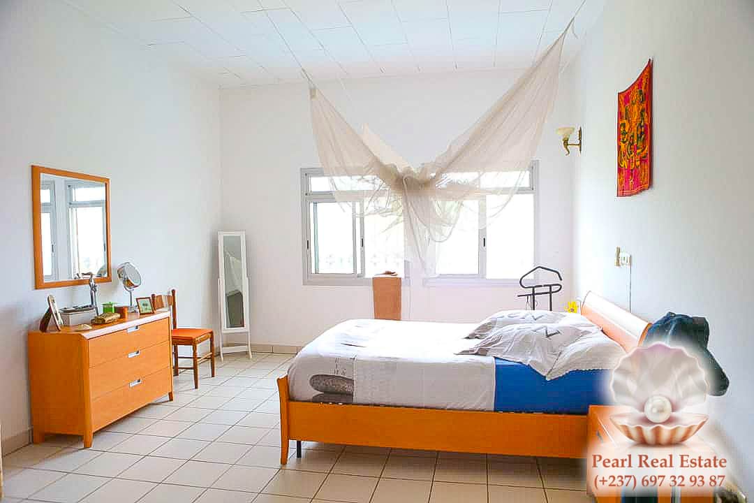 Maison (Villa) à vendre - Yaoundé, Bastos, Bastos - 1 salon(s), 4 chambre(s), 3 salle(s) de bains - 600 000 000 FCFA