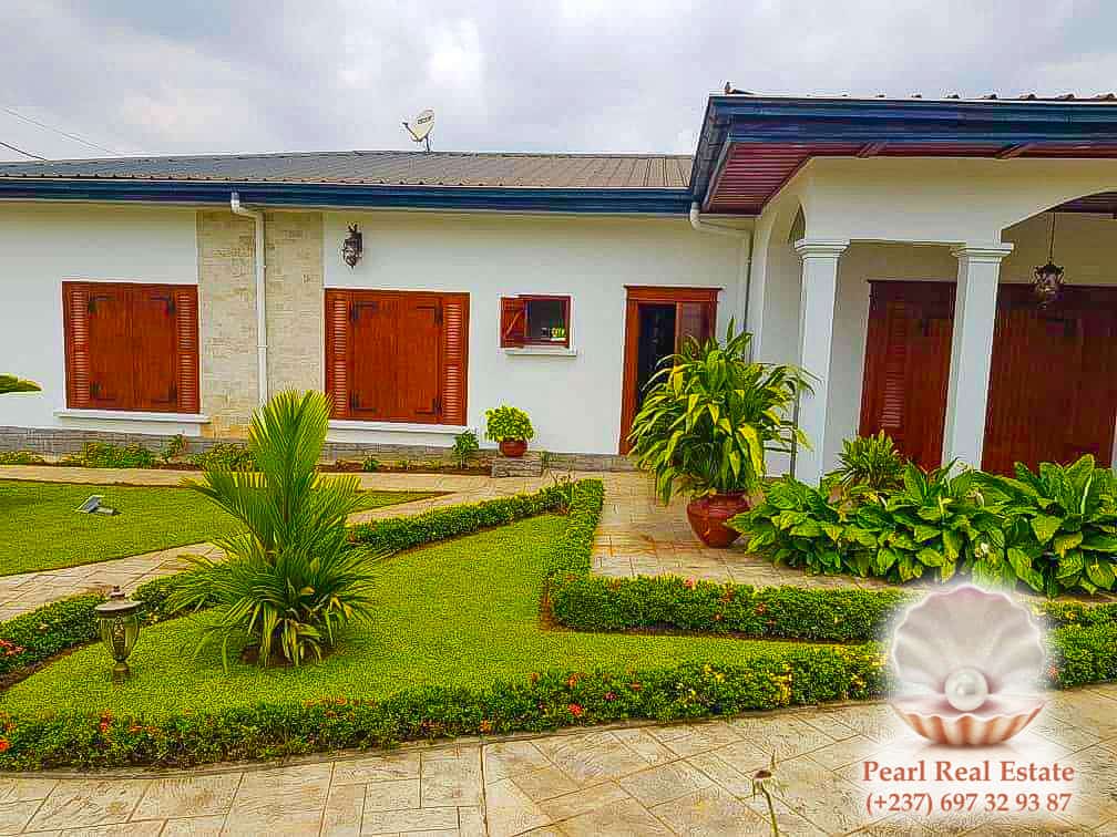 Maison (Villa) à vendre - Yaoundé, Odza, Petit marché - 1 salon(s), 4 chambre(s), 3 salle(s) de bains - 200 000 000 FCFA