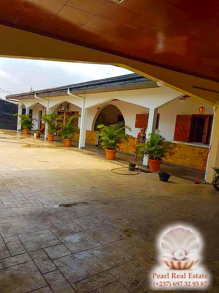 Maison (Villa) à vendre - Yaoundé, Odza, Petit marché - 1 salon(s), 4 chambre(s), 3 salle(s) de bains - 200 000 000 FCFA