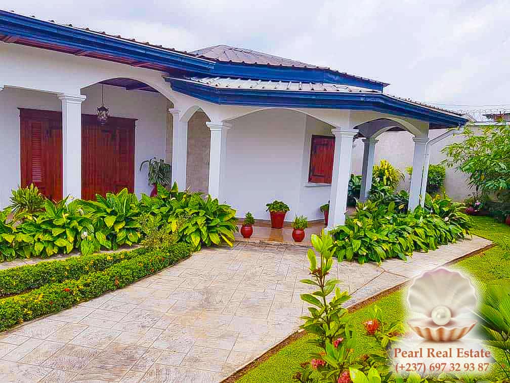 Maison (Villa) à vendre - Yaoundé, Odza, Petit marché - 1 salon(s), 4 chambre(s), 3 salle(s) de bains - 200 000 000 FCFA