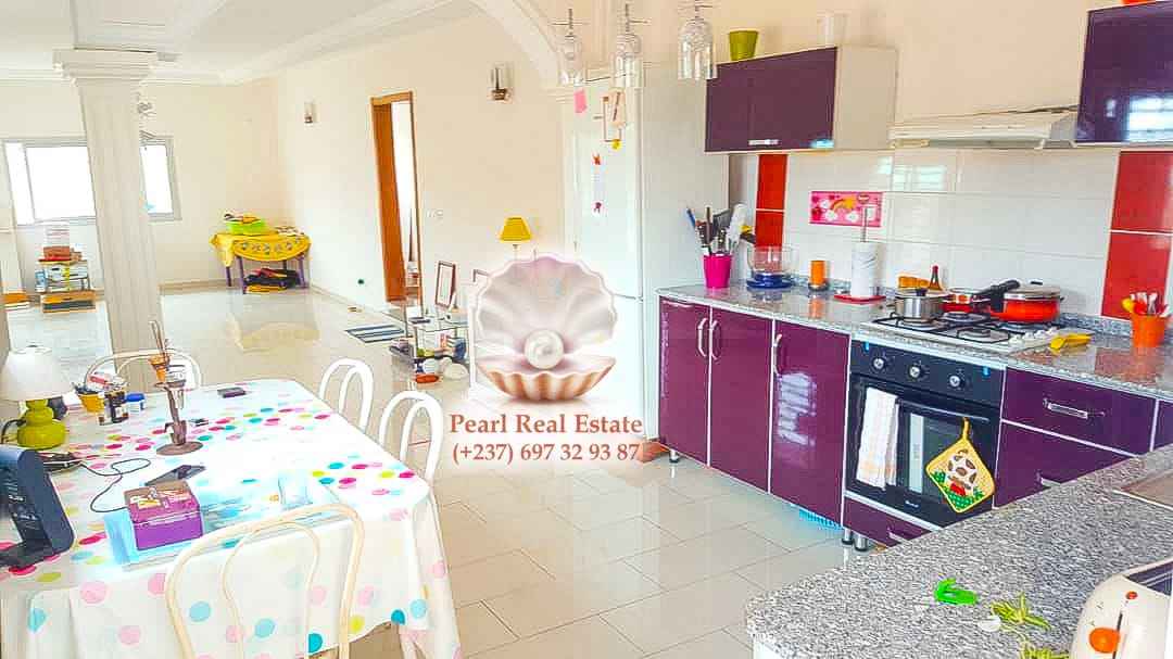 Maison (Villa) à vendre - Yaoundé, Odza, Happi - 1 salon(s), 4 chambre(s), 3 salle(s) de bains - 120 000 000 FCFA