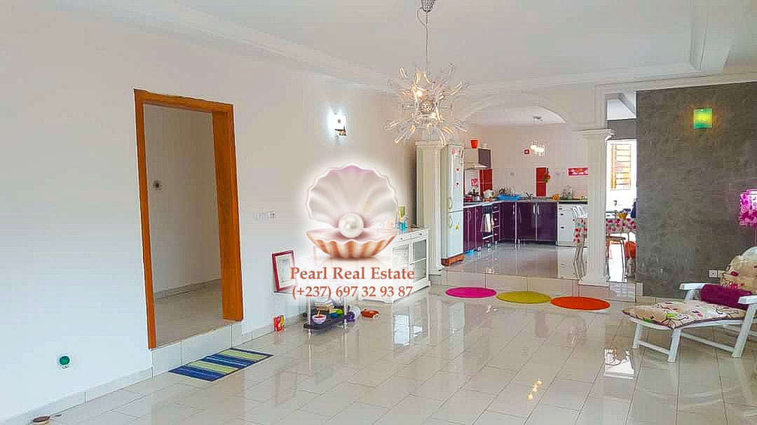 Maison (Villa) à vendre - Yaoundé, Odza, Happi - 1 salon(s), 4 chambre(s), 3 salle(s) de bains - 120 000 000 FCFA