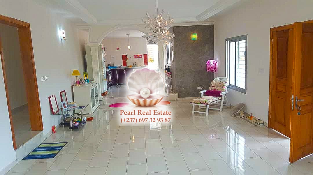 Maison (Villa) à vendre - Yaoundé, Odza, Happi - 1 salon(s), 4 chambre(s), 3 salle(s) de bains - 120 000 000 FCFA