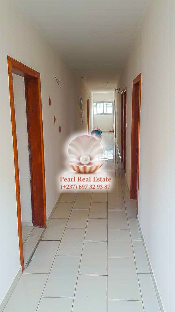 Maison (Villa) à vendre - Yaoundé, Odza, Happi - 1 salon(s), 4 chambre(s), 3 salle(s) de bains - 120 000 000 FCFA