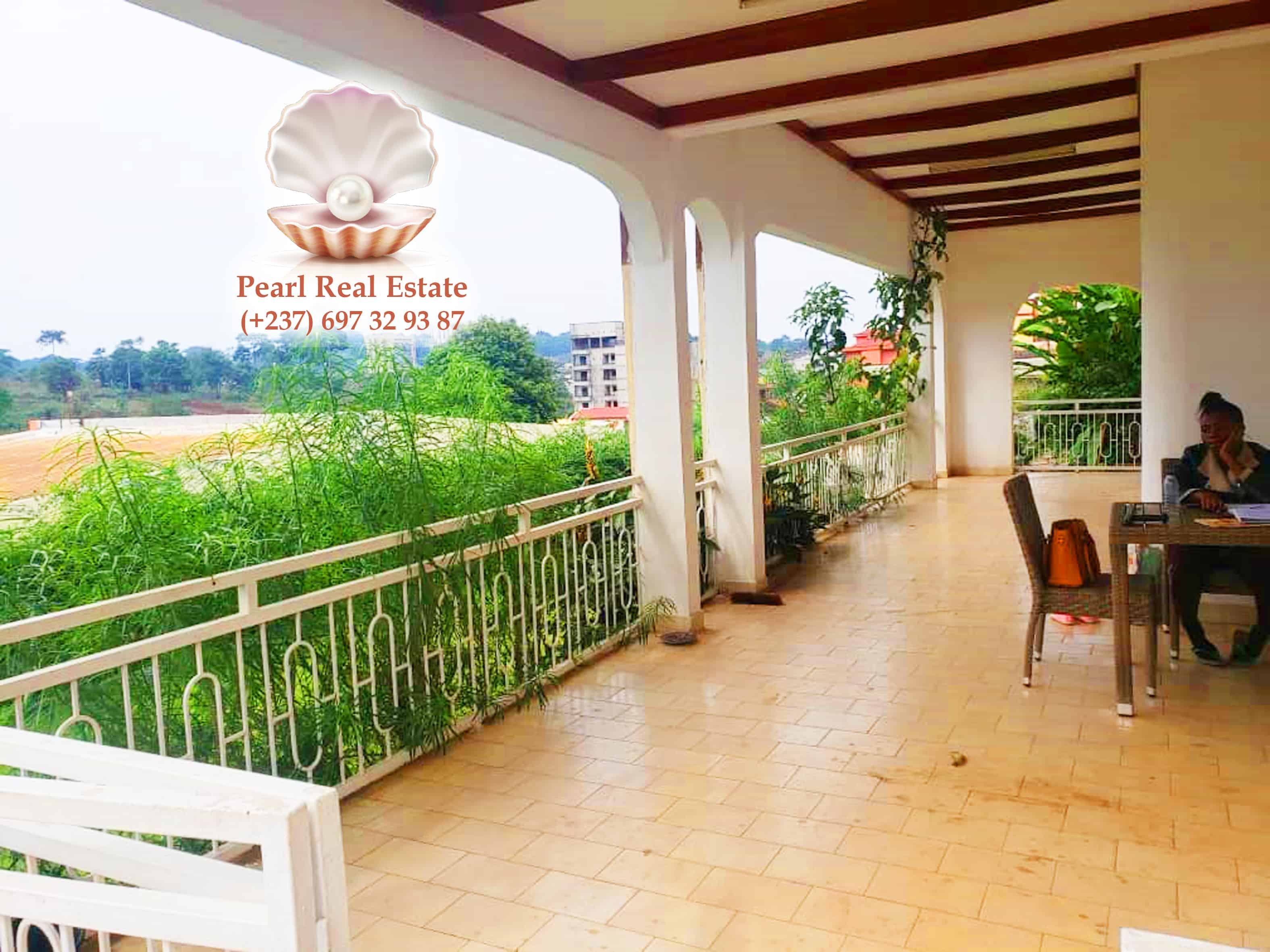 Maison (Villa) à louer - Yaoundé, Abome, Bastos - 1 salon(s), 4 chambre(s), 3 salle(s) de bains - 1 800 000 FCFA / mois
