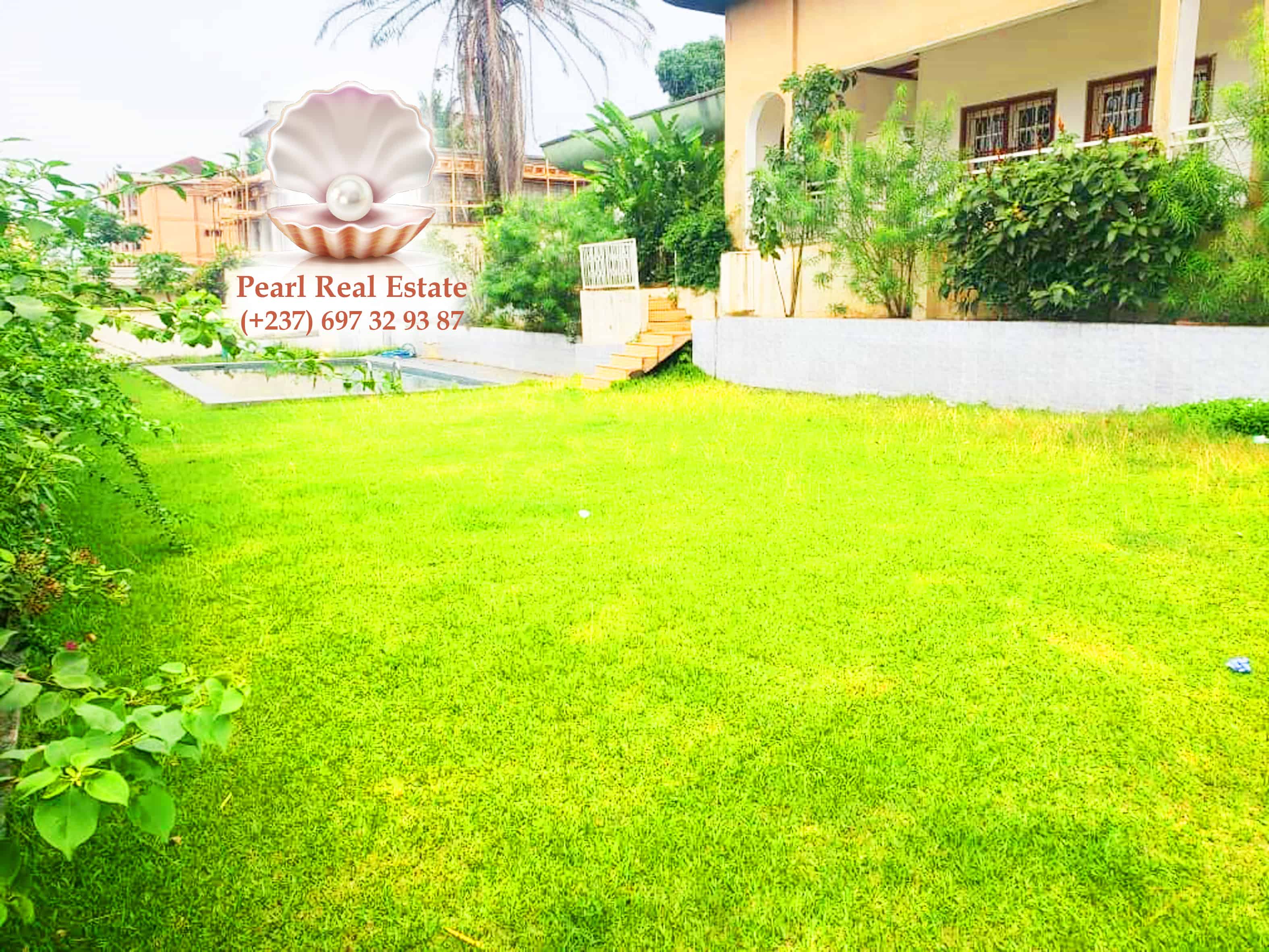 Maison (Villa) à louer - Yaoundé, Abome, Bastos - 1 salon(s), 4 chambre(s), 3 salle(s) de bains - 1 800 000 FCFA / mois