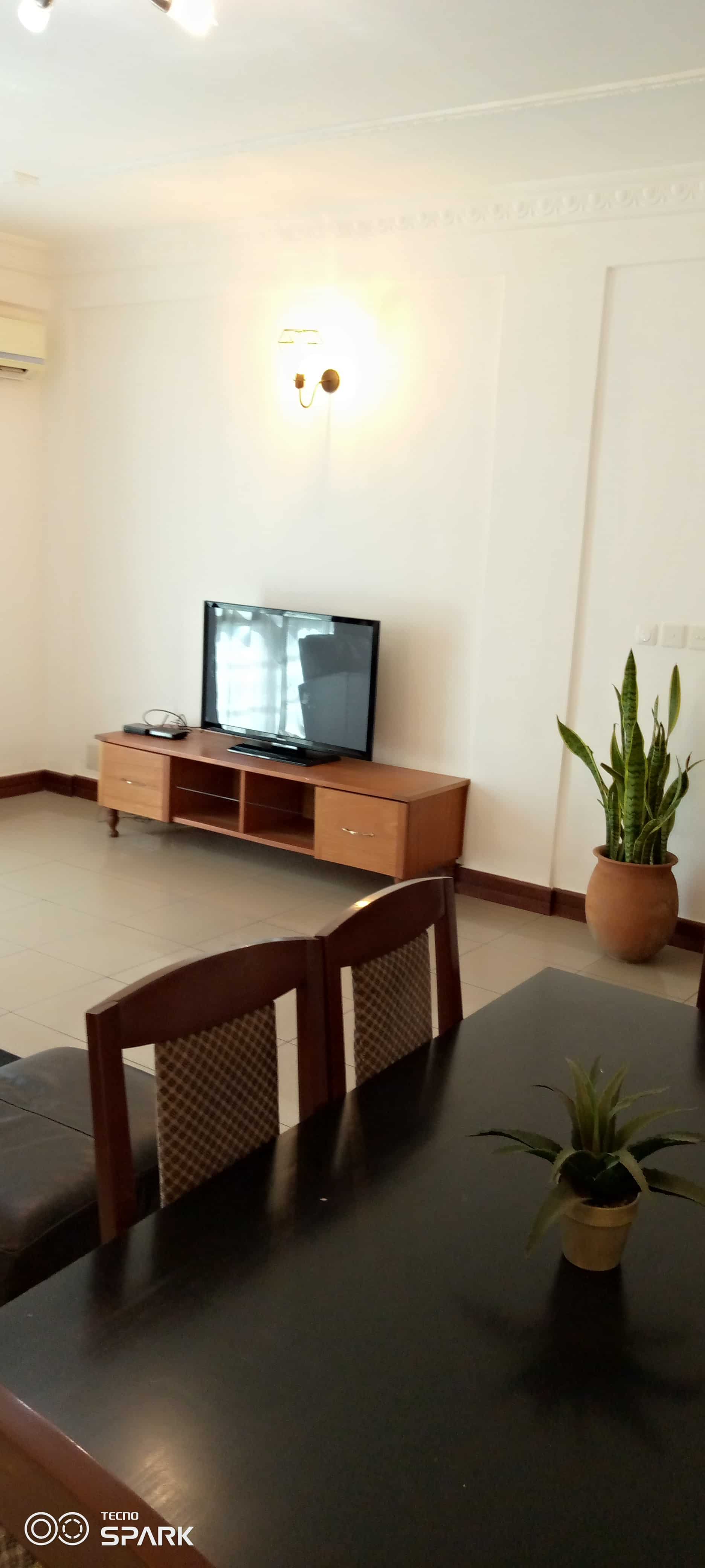 Apartment to rent - Yaoundé, Bastos, Vers dovv - 1 living room(s), 2 bedroom(s), 3 bathroom(s) - 1 250 000 FCFA / month