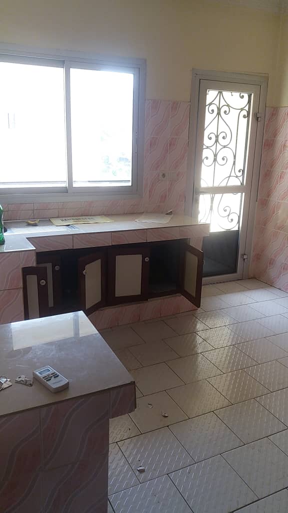 Apartment to rent - Yaoundé, Elig-essono, Carref - 1 living room(s), 2 bedroom(s), 3 bathroom(s) - 300 000 FCFA / month