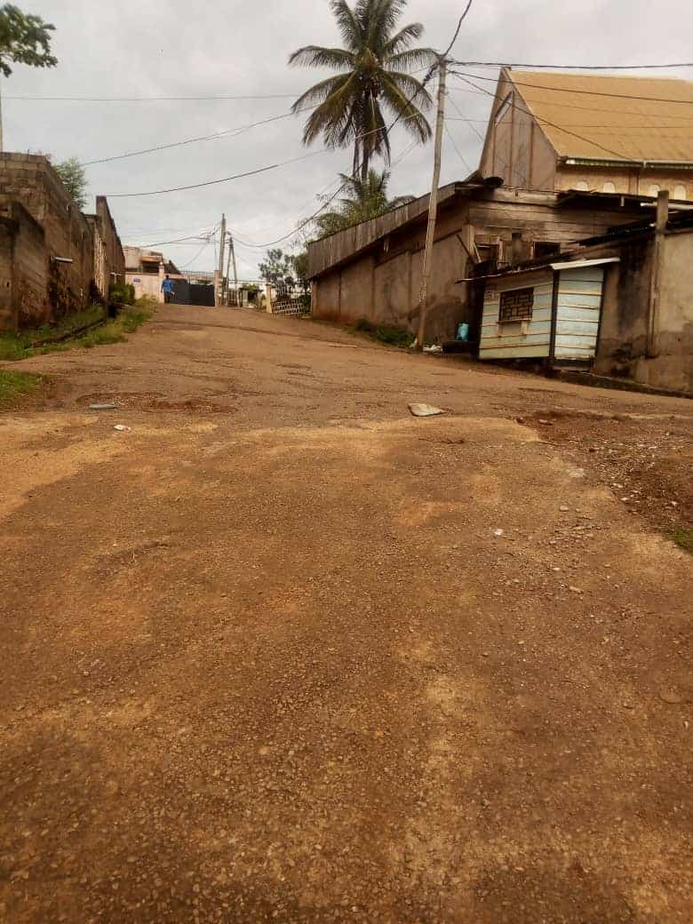 Land for sale at Yaoundé, Ngousso, Derrière la chapelle - 550 m2 - 19 000 000 FCFA