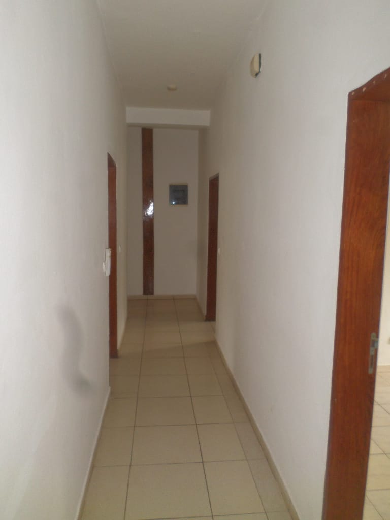 Apartment to rent - Yaoundé, Bastos, Pas loin de tradex - 1 living room(s), 3 bedroom(s), 2 bathroom(s) - 450 000 FCFA / month
