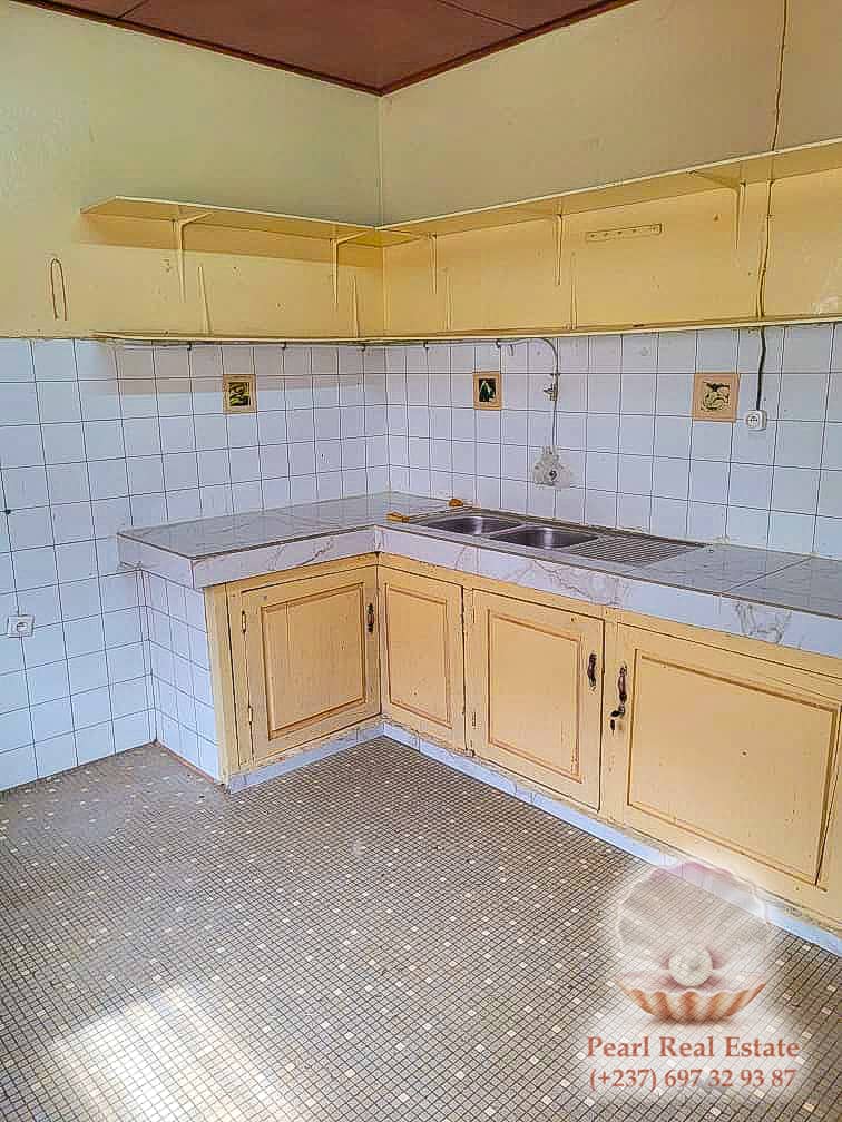 Maison (Villa) à vendre - Yaoundé, Bastos, Bastos - 1 salon(s), 4 chambre(s), 3 salle(s) de bains - 300 000 000 FCFA