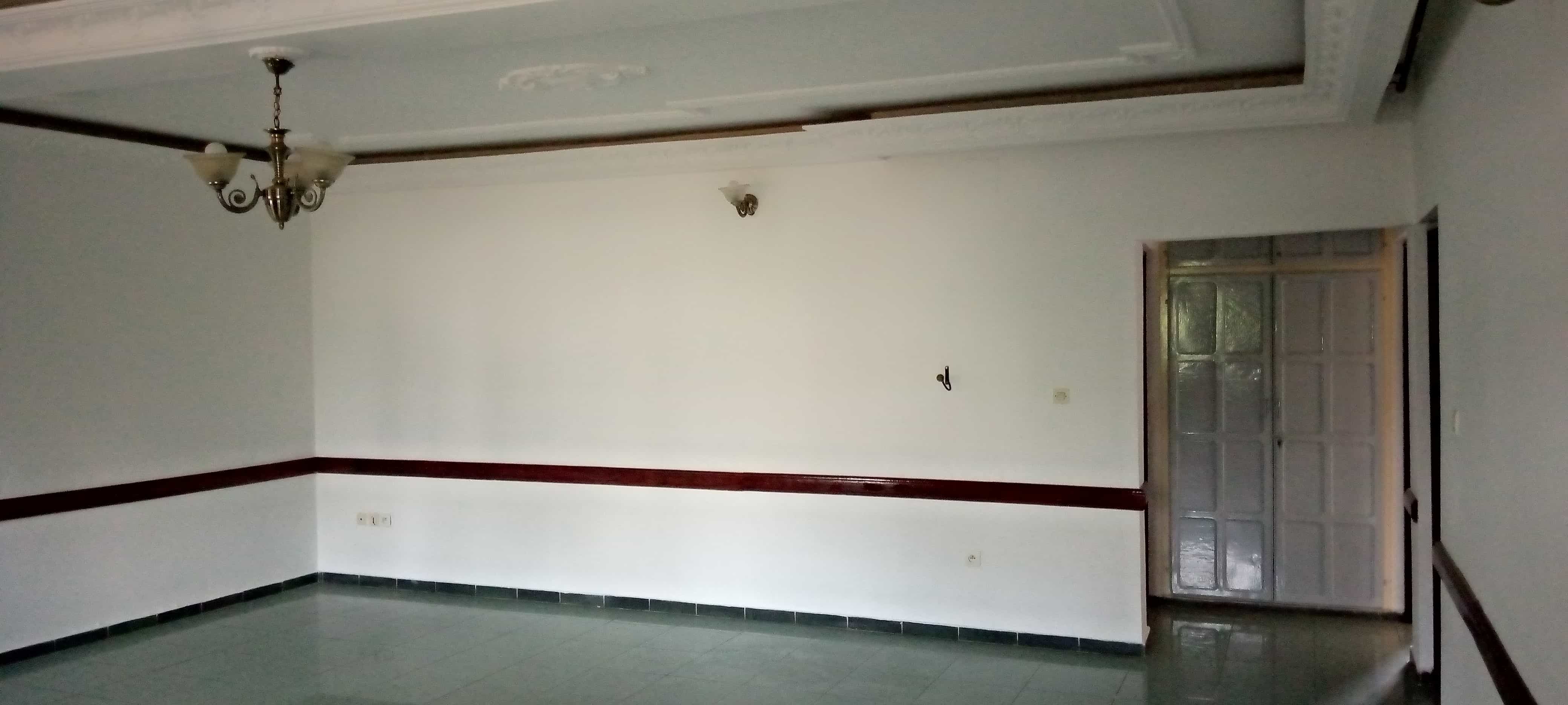 Apartment to rent - Yaoundé, Bastos, Ambassade de Guinée - 1 living room(s), 3 bedroom(s), 4 bathroom(s) - 500 000 FCFA / month